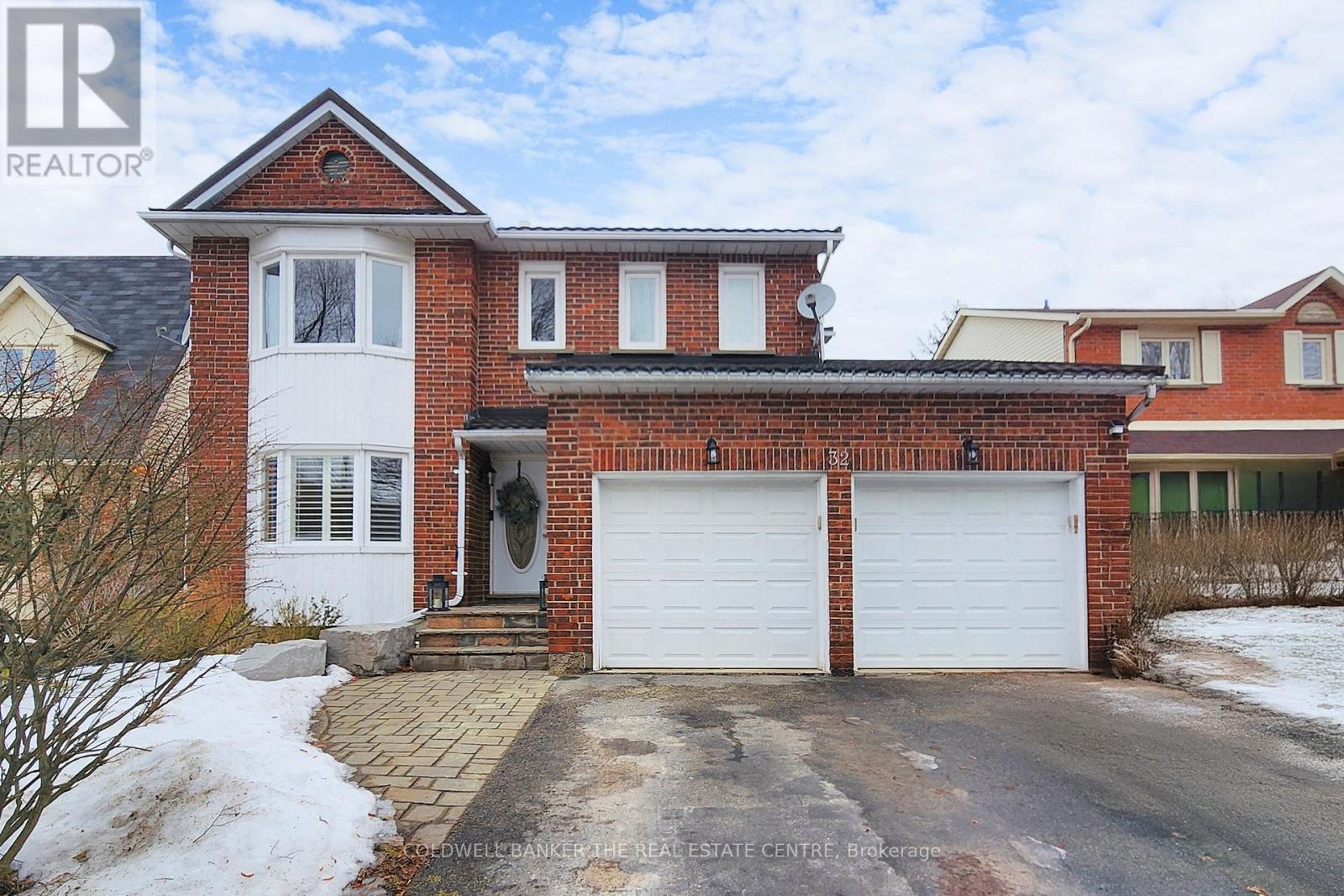 32 HOLLINGSHEAD DRIVE, Aurora, Ontario