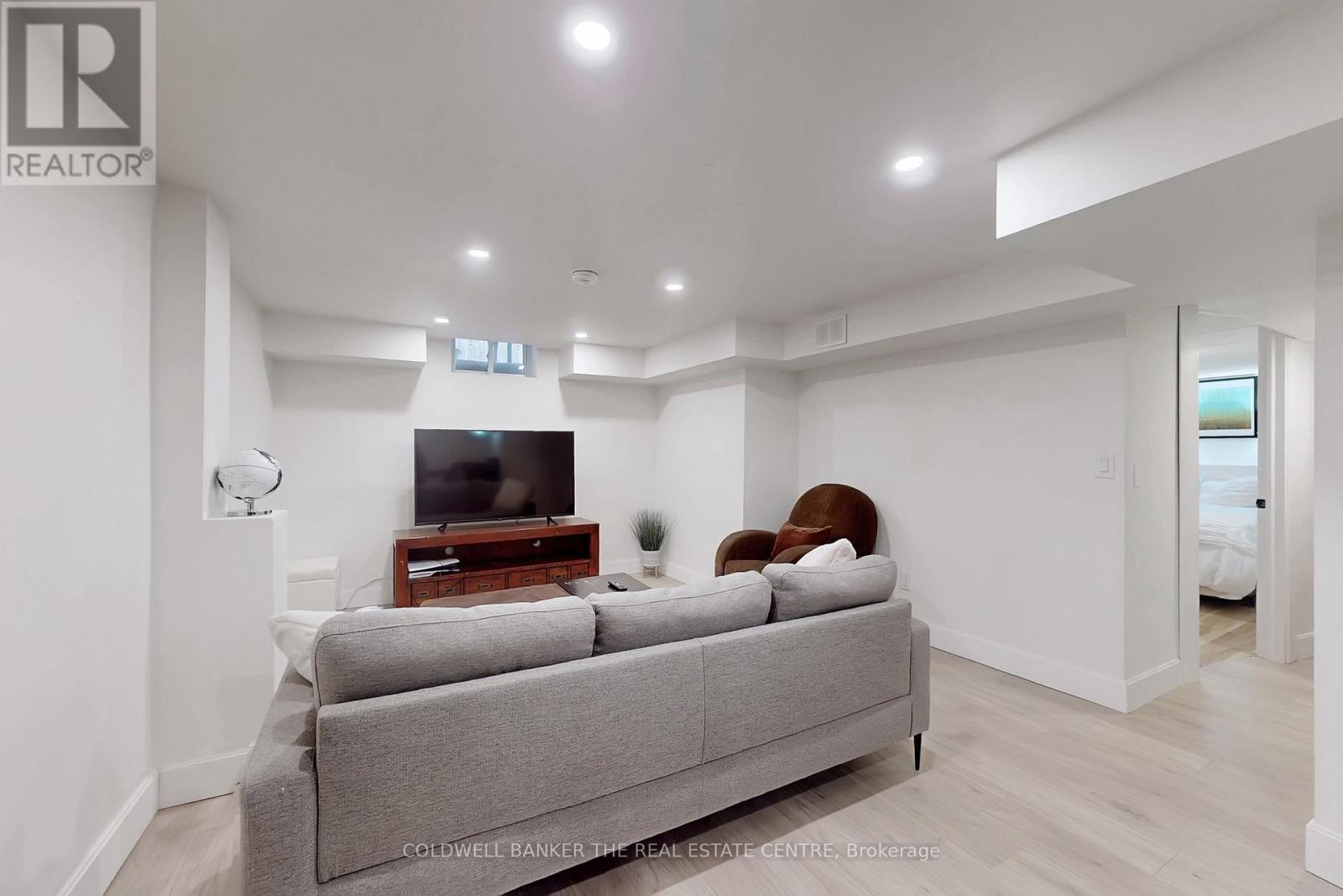 32 Hollingshead Drive, Aurora, Ontario  L4G 5K3 - Photo 10 - N12692620