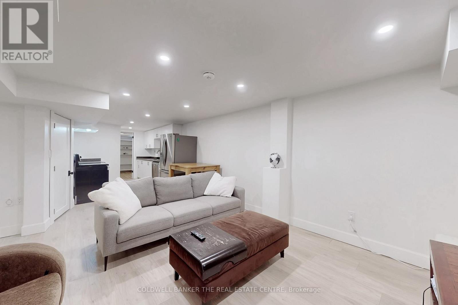 32 Hollingshead Drive, Aurora, Ontario  L4G 5K3 - Photo 5 - N12692620