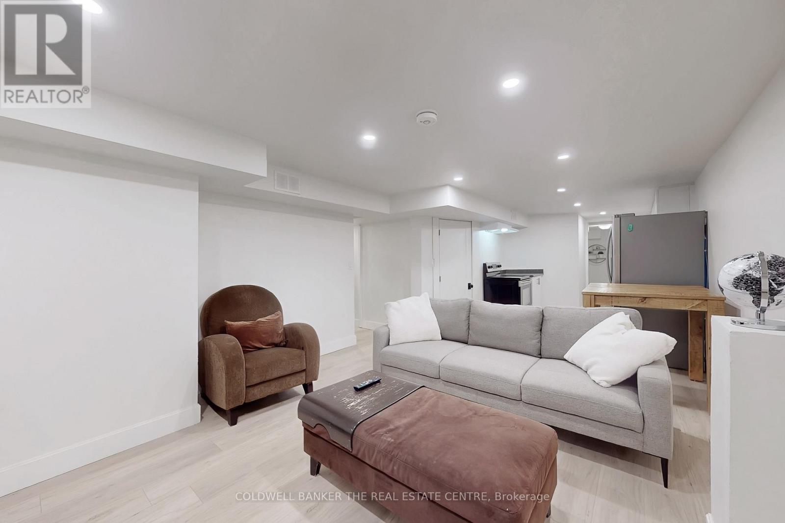 32 Hollingshead Drive, Aurora, Ontario  L4G 5K3 - Photo 7 - N12692620