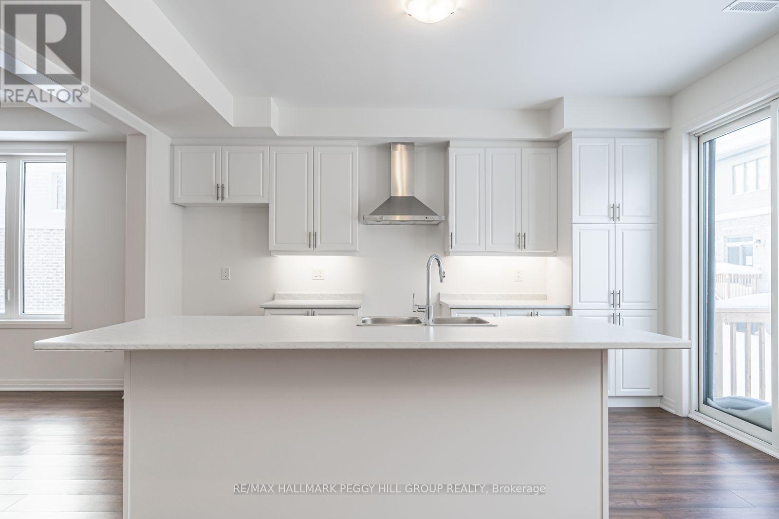 112 West Oak Trail, Barrie, Ontario  L9J 0L1 - Photo 5 - S12692554