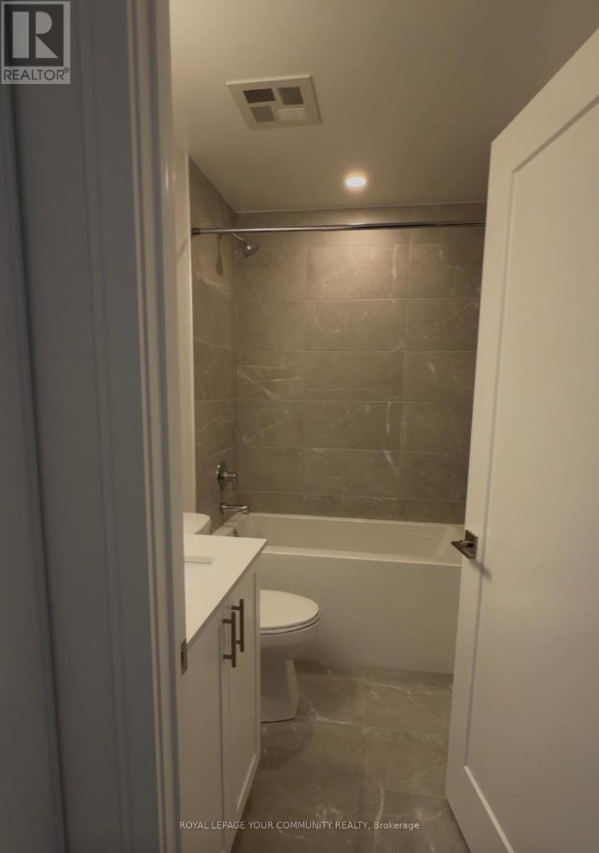 907 - 693 Davis Drive, Newmarket, Ontario  L3Y 2R2 - Photo 8 - N12647078