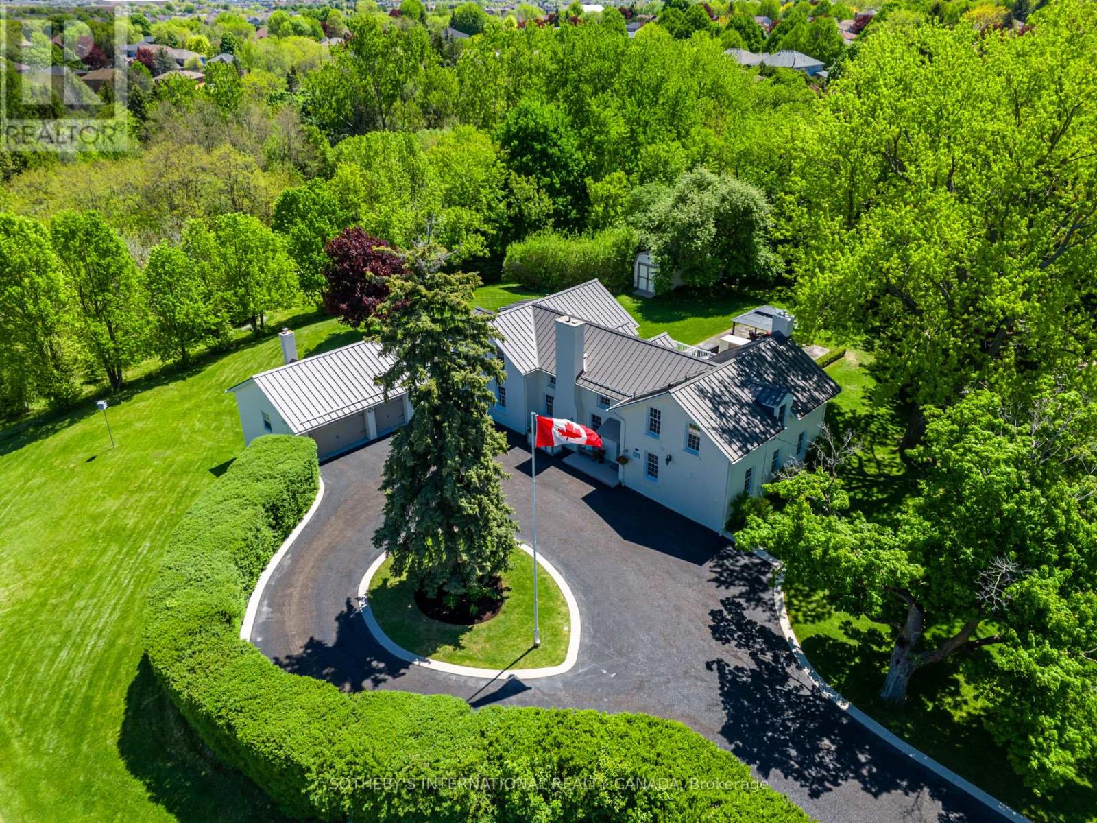 220 Old Yonge Street, Aurora, Ontario  L4G 6J6 - Photo 2 - N12688372