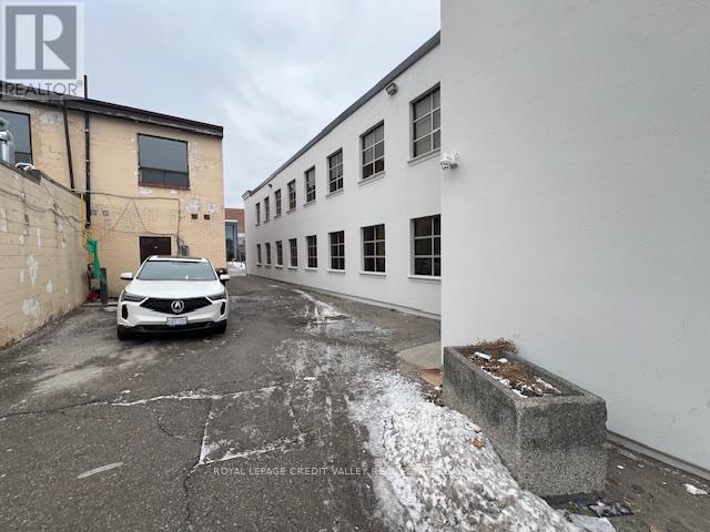 203 - 32 Queen Estates W, Brampton, Ontario  L6X 1A1 - Photo 11 - W12692068