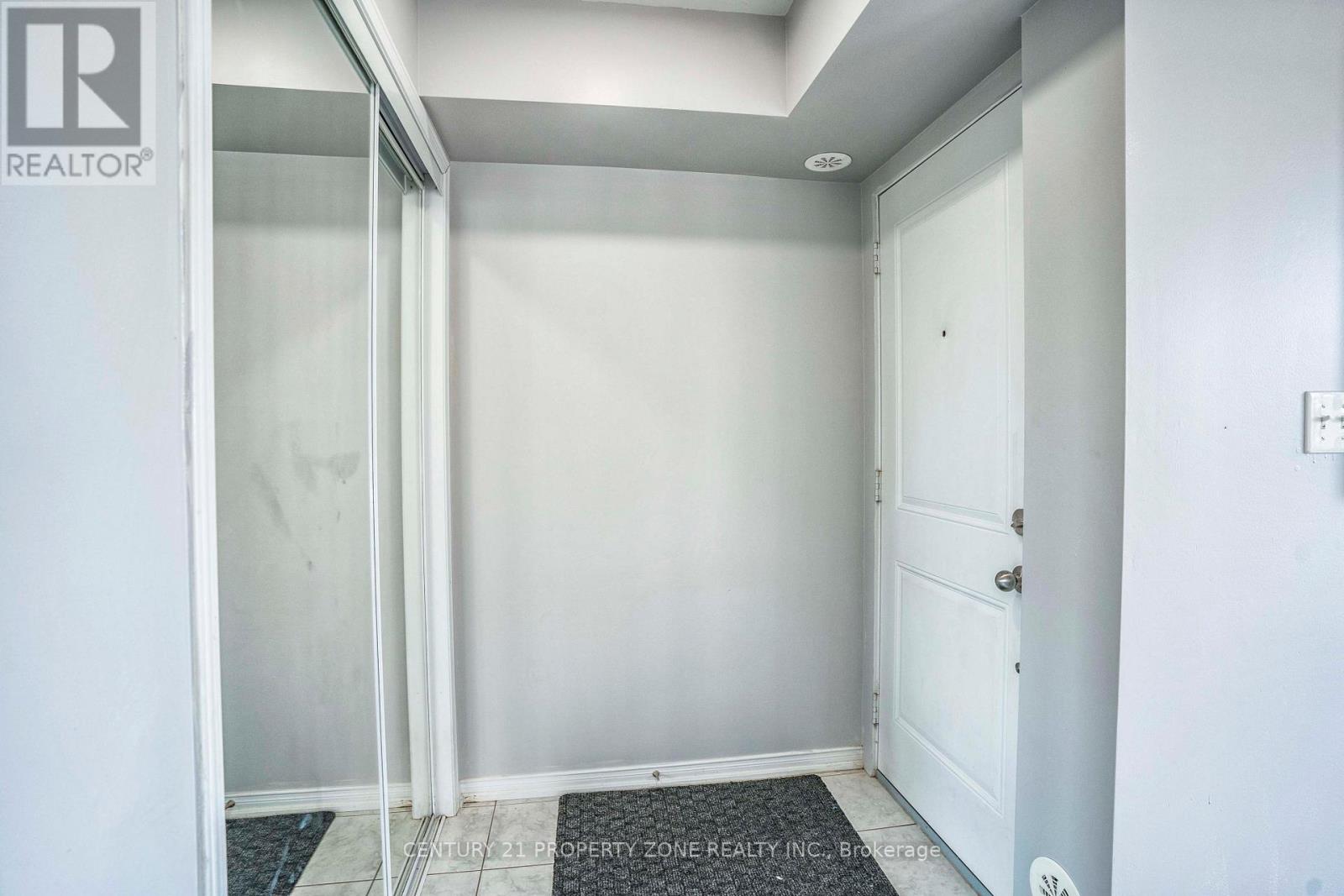 4 - 2500 Post Road, Oakville, Ontario  L6H 0K1 - Photo 3 - W12692472