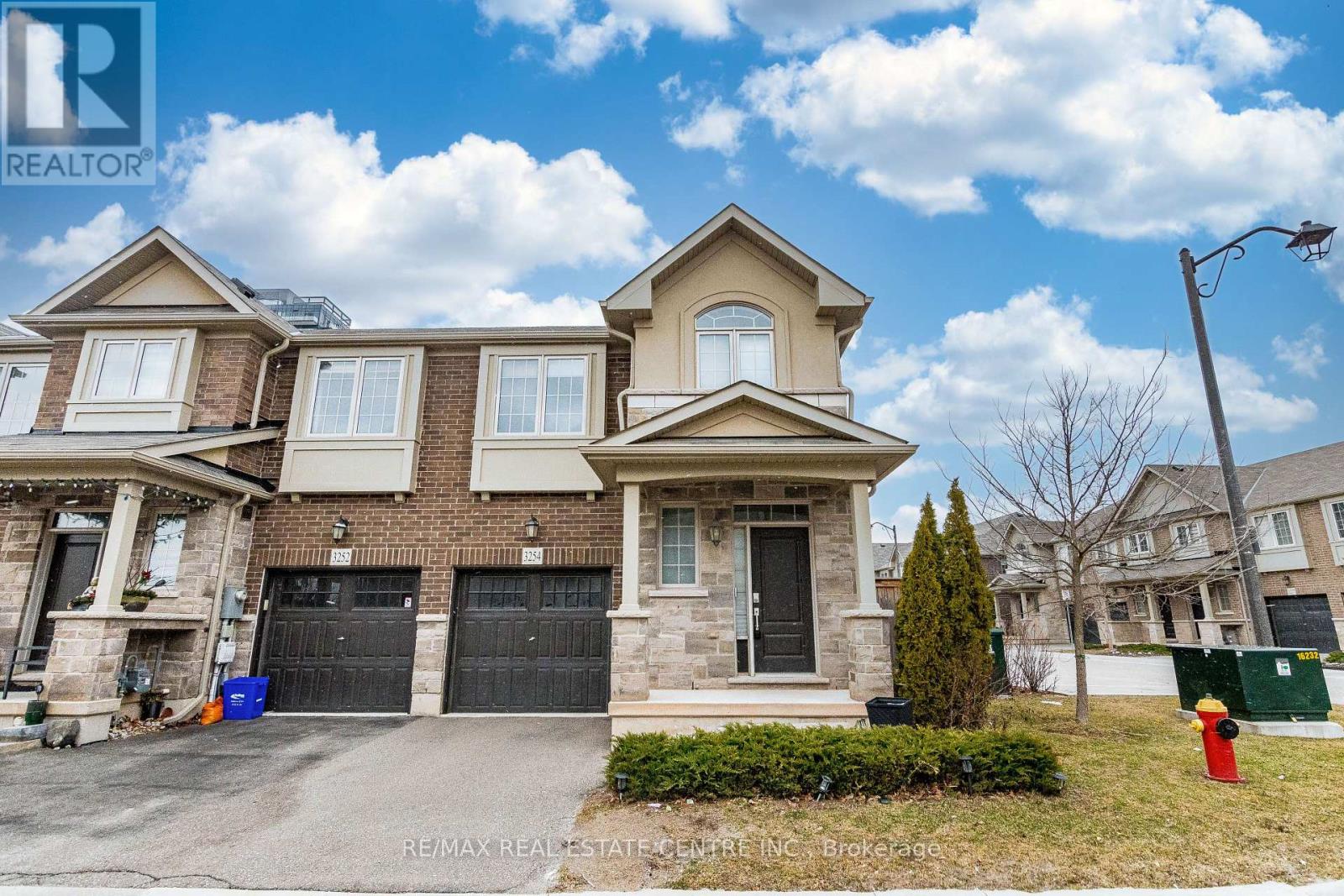 3254 Mockingbird Common, Oakville, Ontario  L6H 0W9 - Photo 1 - W12692506