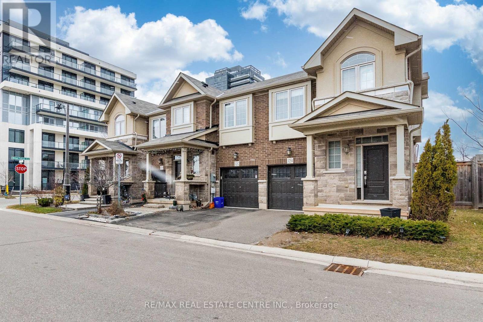 3254 Mockingbird Common, Oakville, Ontario  L6H 0W9 - Photo 2 - W12692506