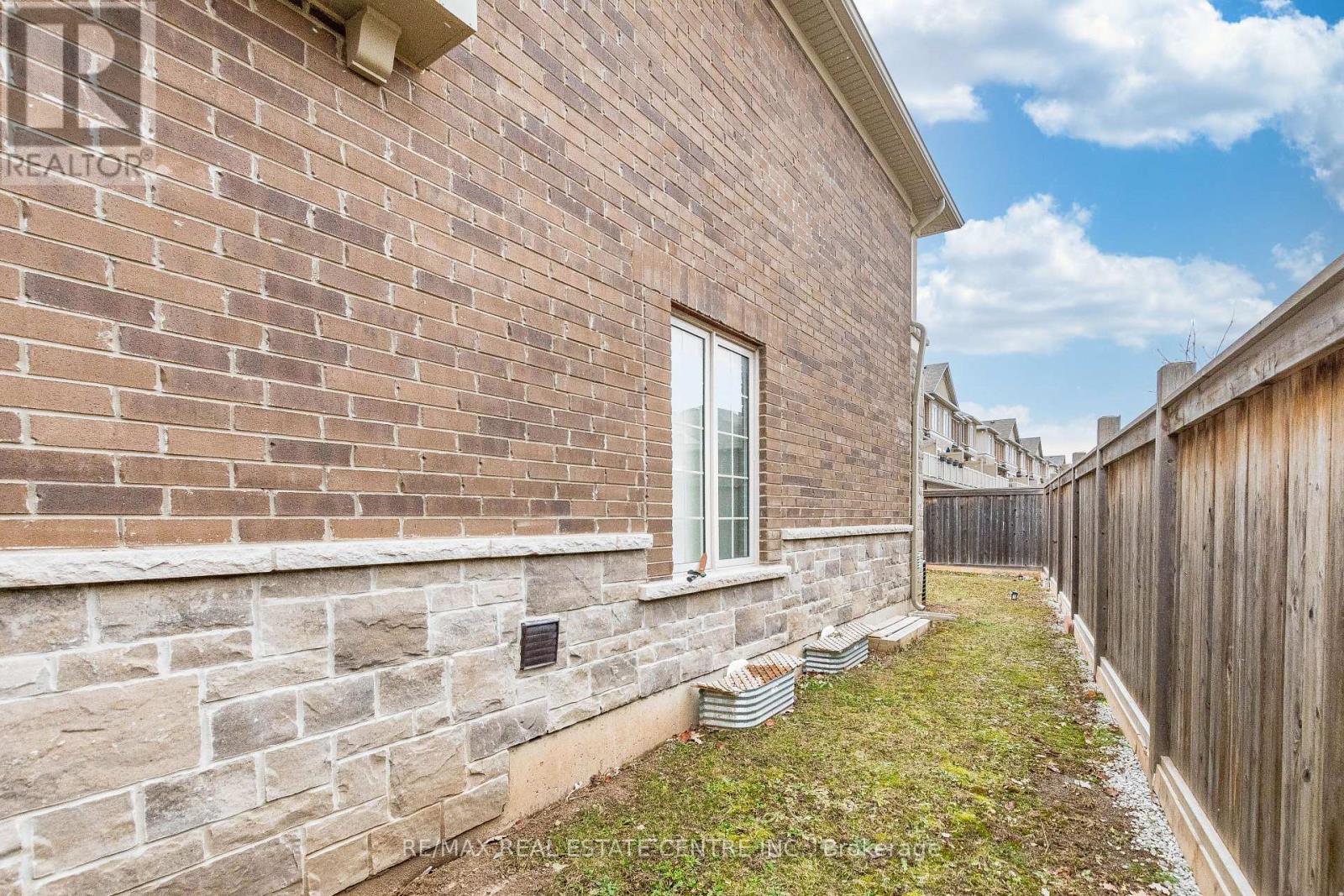 3254 Mockingbird Common, Oakville, Ontario  L6H 0W9 - Photo 4 - W12692506