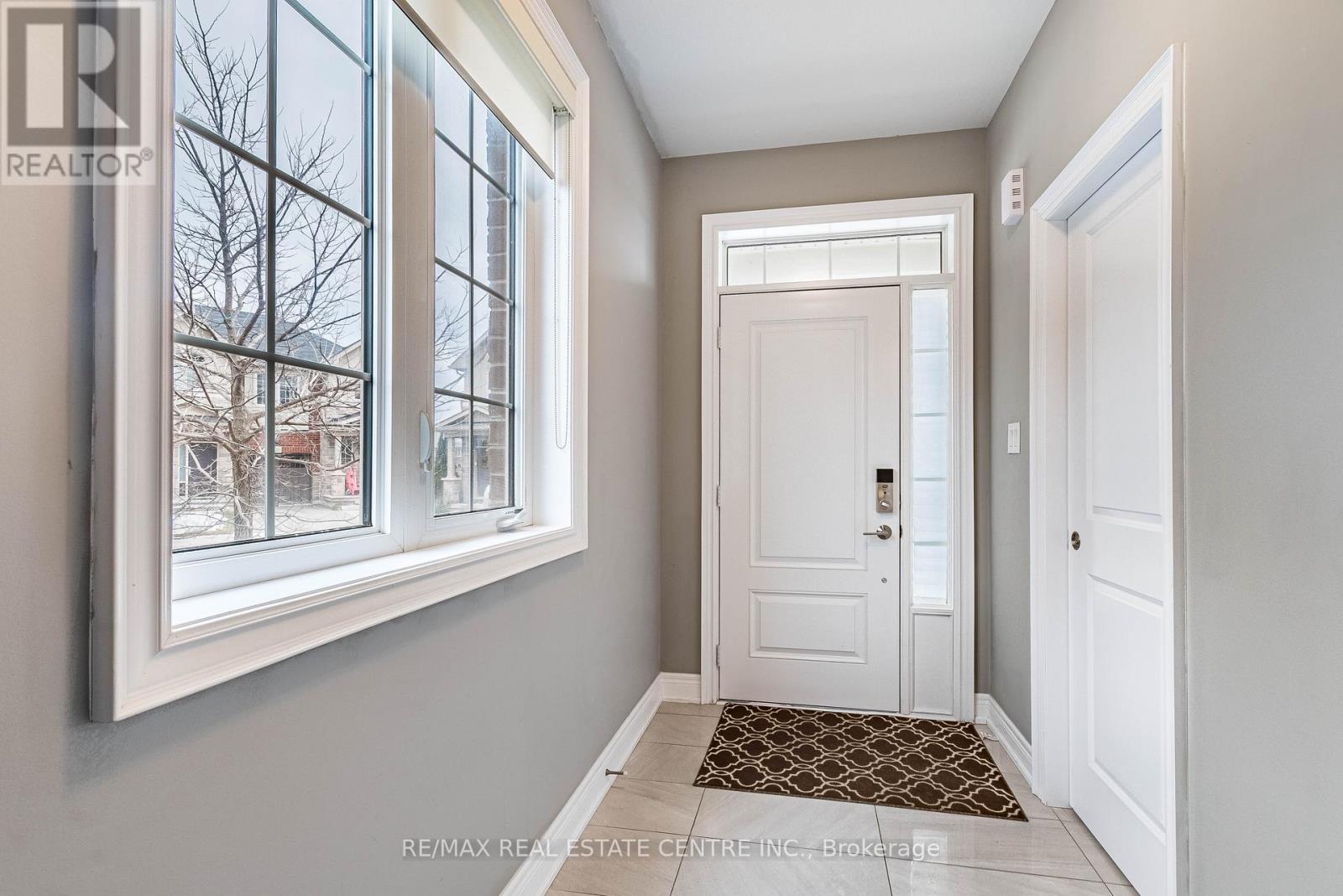 3254 Mockingbird Common, Oakville, Ontario  L6H 0W9 - Photo 7 - W12692506