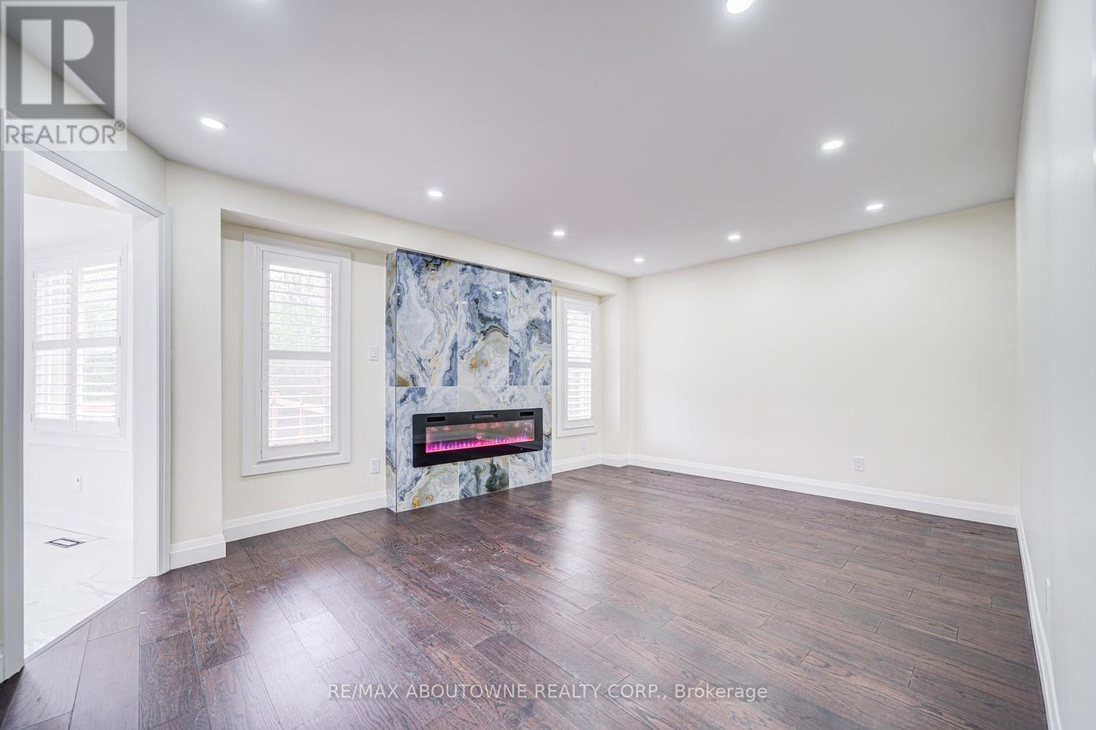 1126 Berkshire Court, Oakville, Ontario  L6M 2L6 - Photo 12 - W12692510