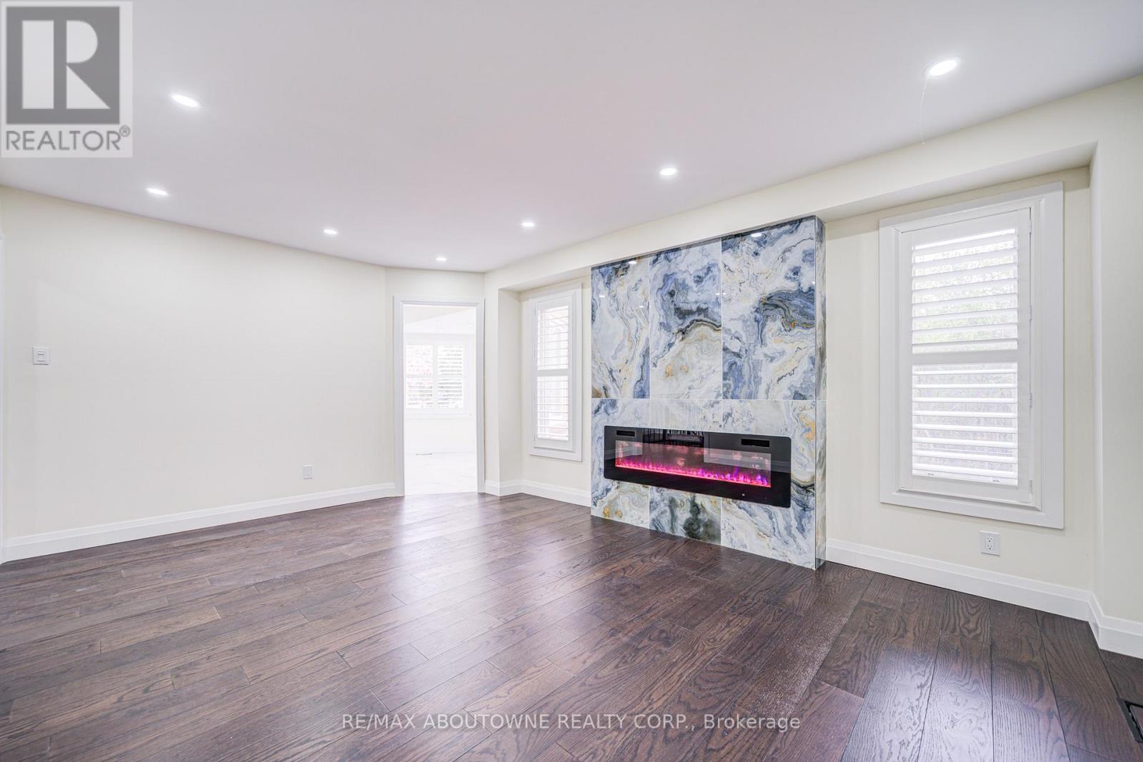 1126 Berkshire Court, Oakville, Ontario  L6M 2L6 - Photo 13 - W12692510