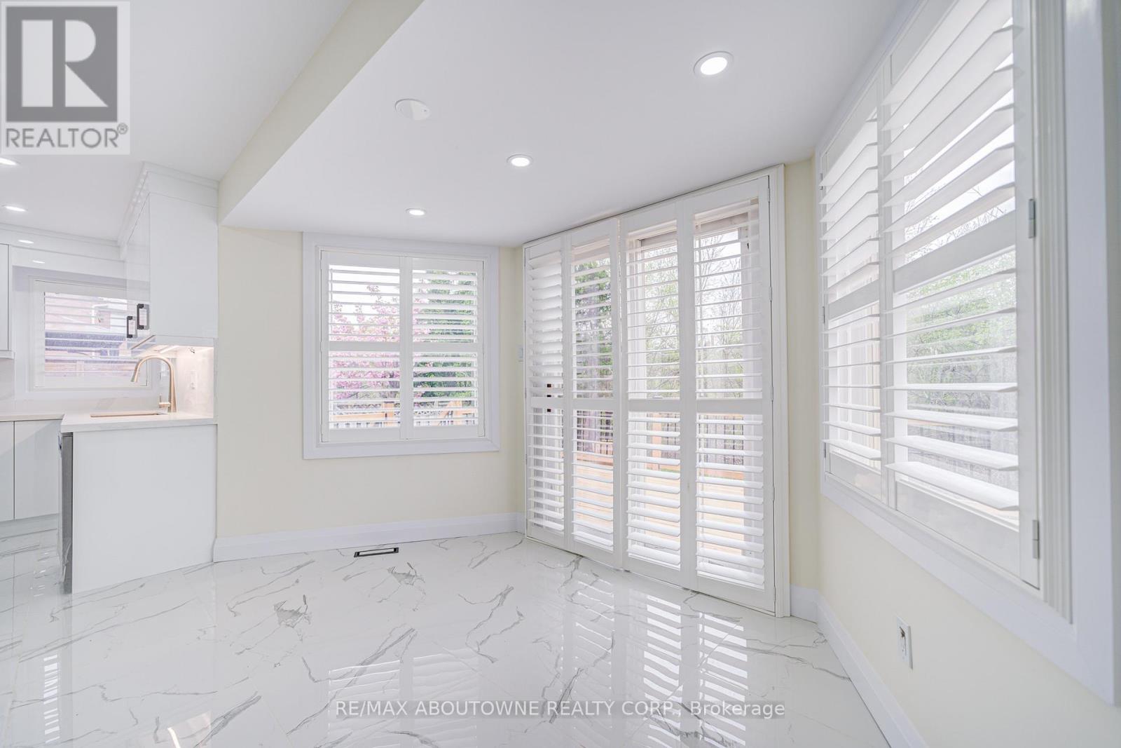 1126 Berkshire Court, Oakville, Ontario  L6M 2L6 - Photo 17 - W12692510