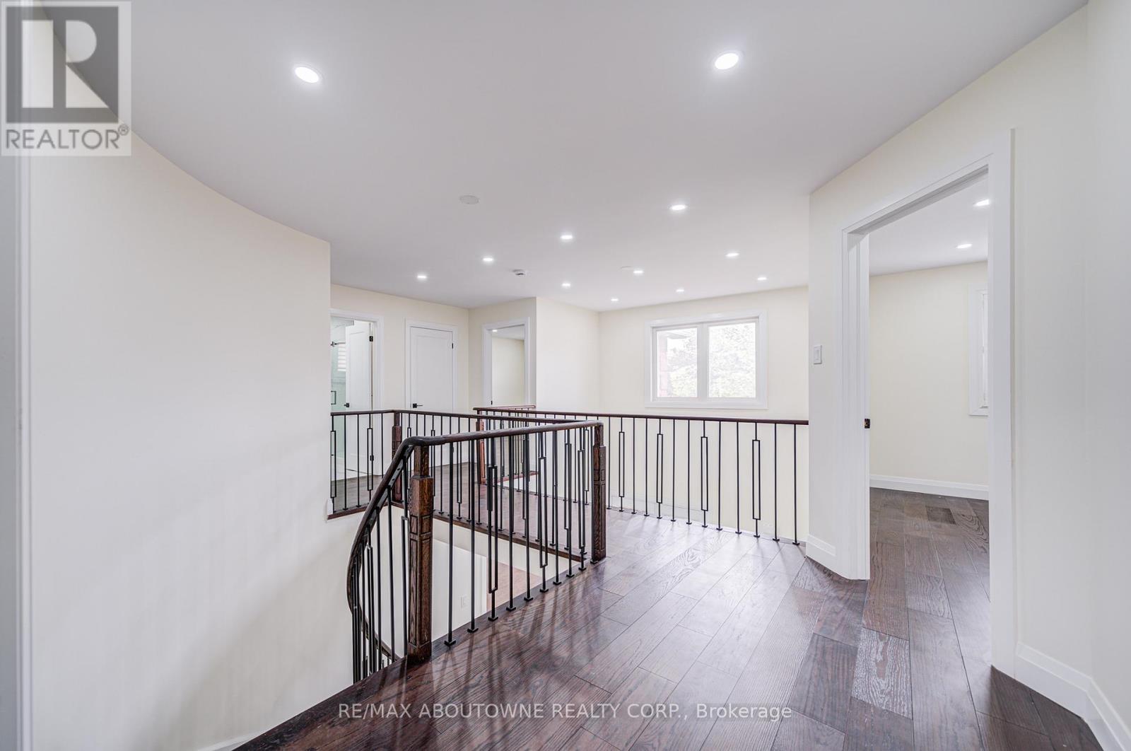 1126 Berkshire Court, Oakville, Ontario  L6M 2L6 - Photo 19 - W12692510