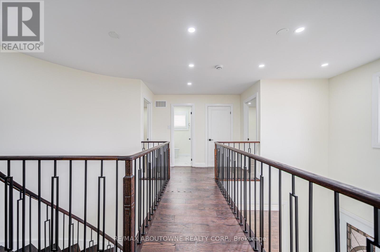 1126 Berkshire Court, Oakville, Ontario  L6M 2L6 - Photo 20 - W12692510