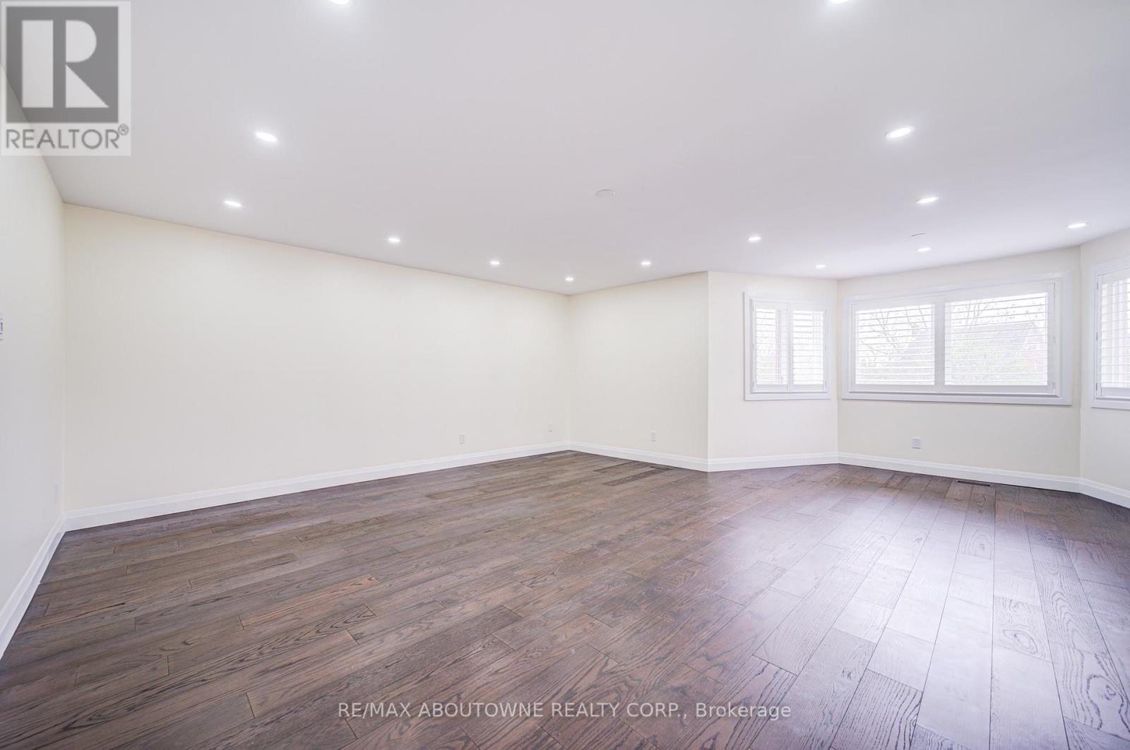 1126 Berkshire Court, Oakville, Ontario  L6M 2L6 - Photo 22 - W12692510