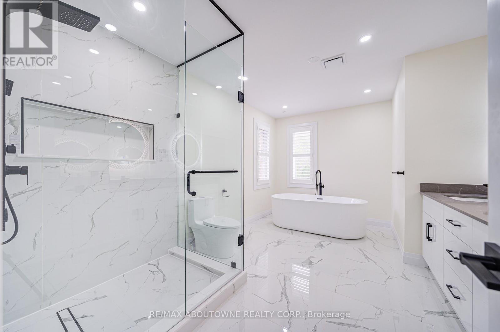 1126 Berkshire Court, Oakville, Ontario  L6M 2L6 - Photo 23 - W12692510