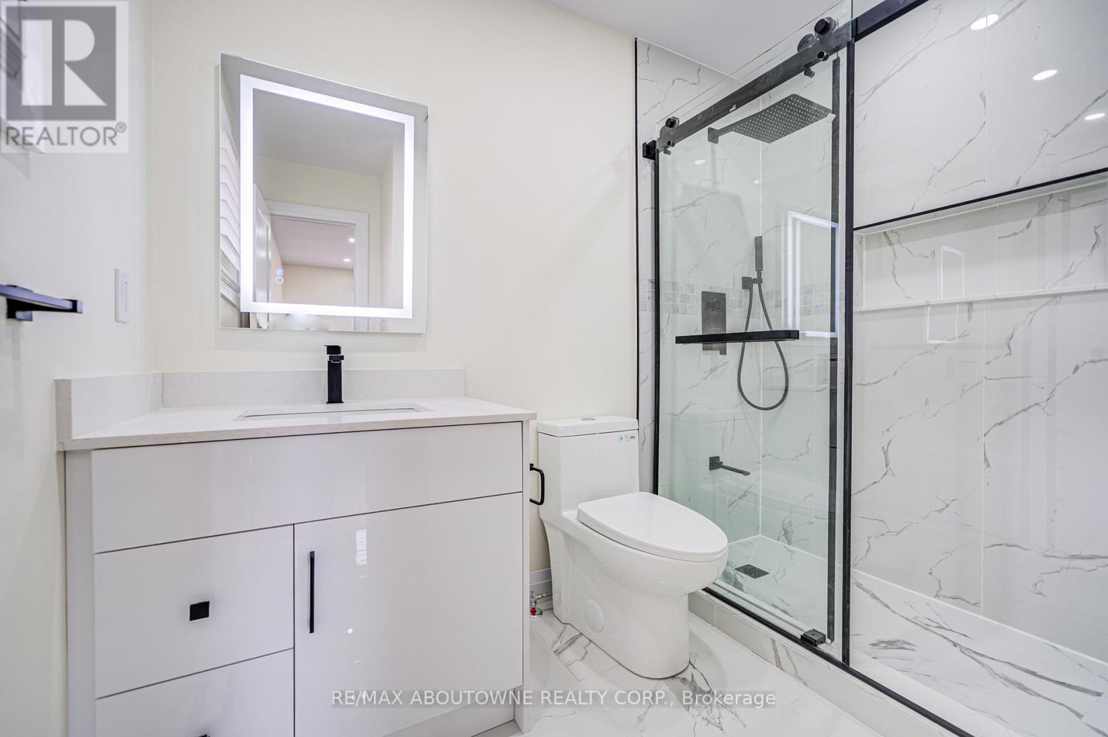 1126 Berkshire Court, Oakville, Ontario  L6M 2L6 - Photo 27 - W12692510