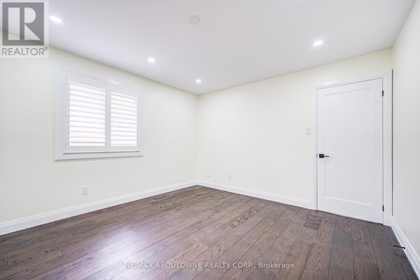 1126 Berkshire Court, Oakville, Ontario  L6M 2L6 - Photo 29 - W12692510