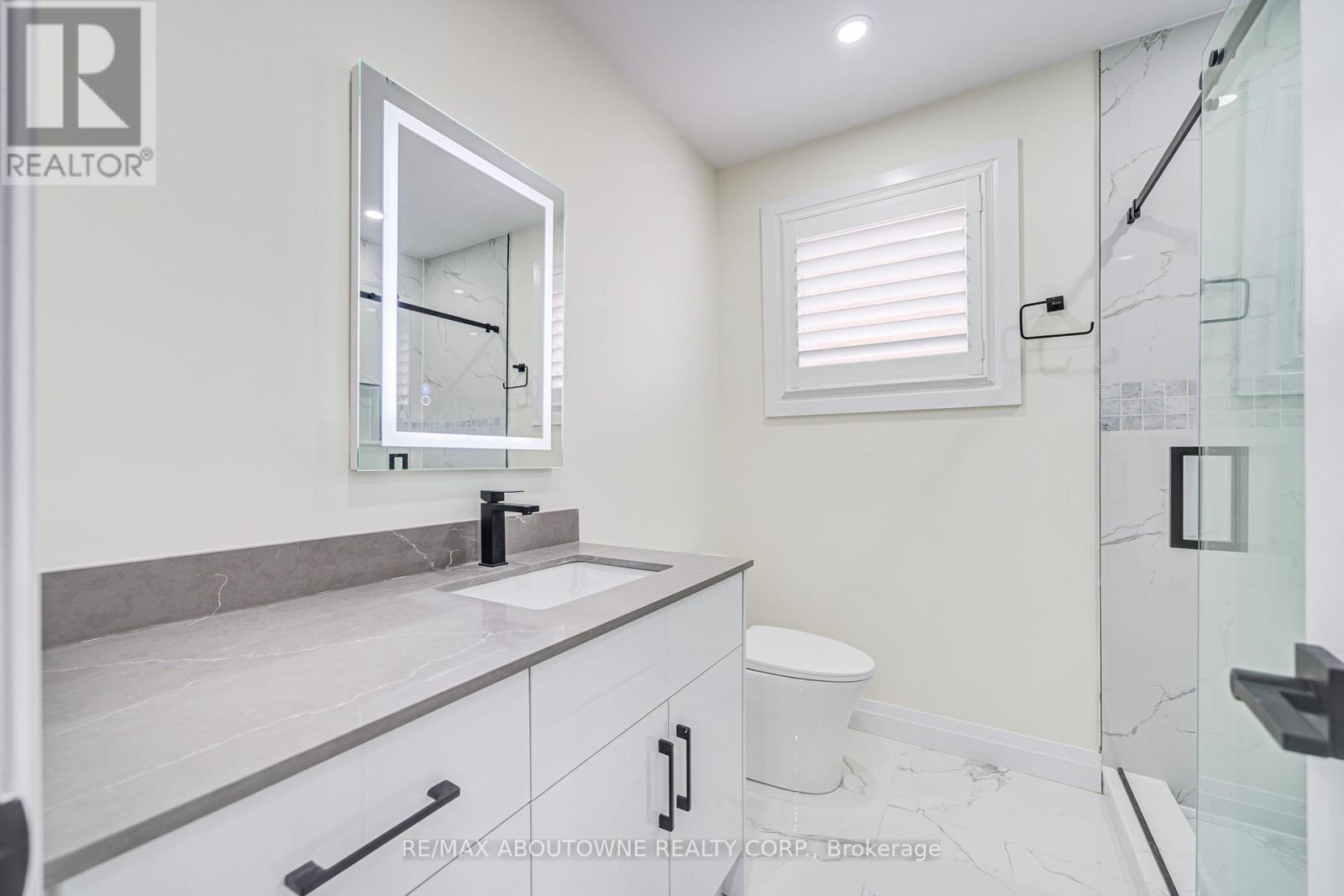 1126 Berkshire Court, Oakville, Ontario  L6M 2L6 - Photo 30 - W12692510