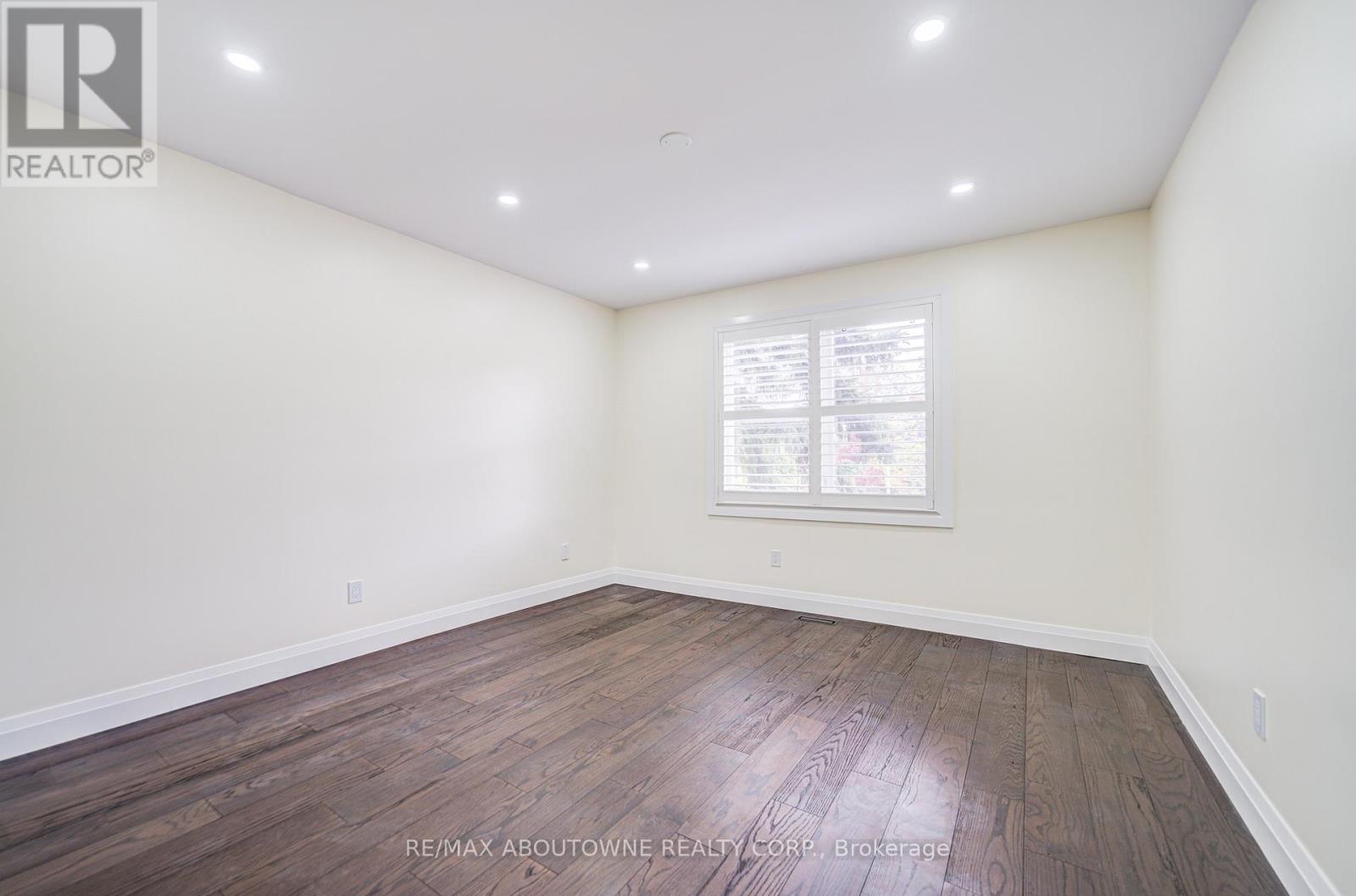 1126 Berkshire Court, Oakville, Ontario  L6M 2L6 - Photo 31 - W12692510