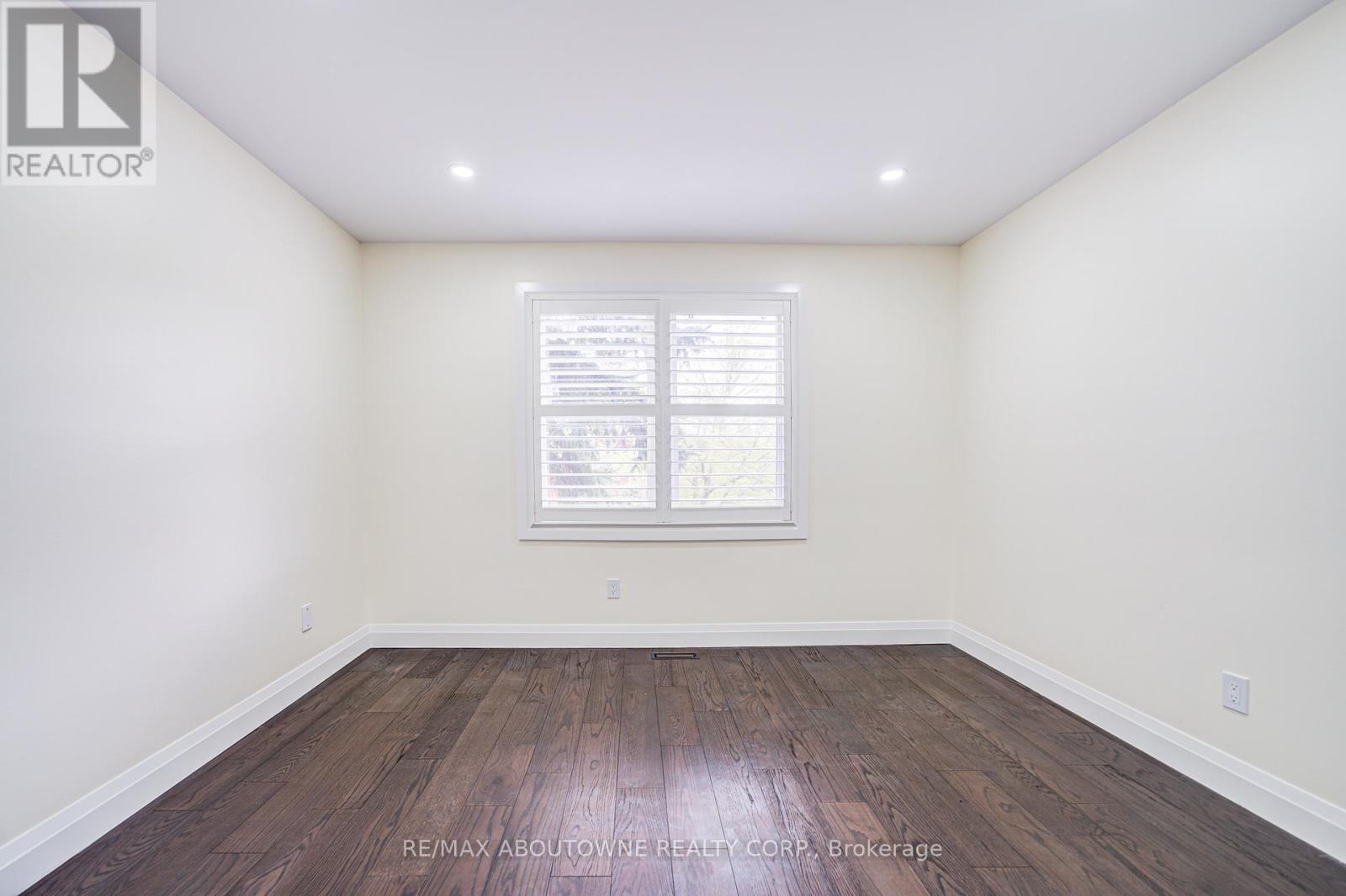 1126 Berkshire Court, Oakville, Ontario  L6M 2L6 - Photo 32 - W12692510