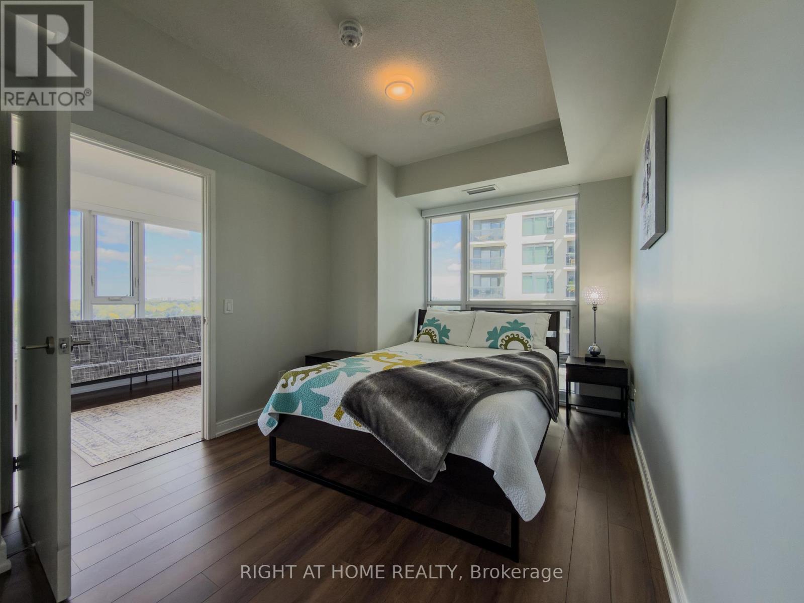 1404 - 30 Samuel Wood Way, Toronto, Ontario  M9B 0C9 - Photo 10 - W12692516