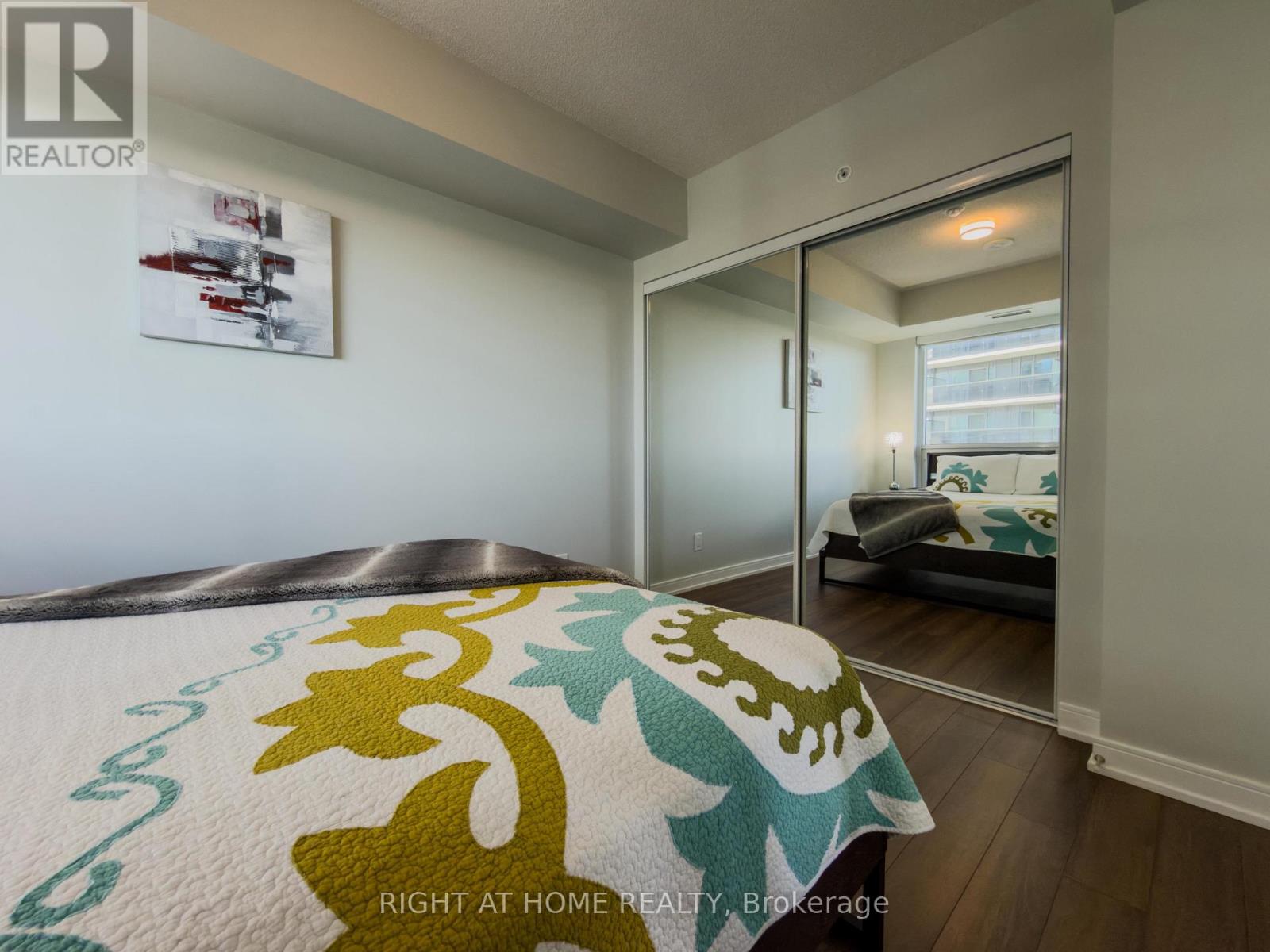 1404 - 30 Samuel Wood Way, Toronto, Ontario  M9B 0C9 - Photo 11 - W12692516