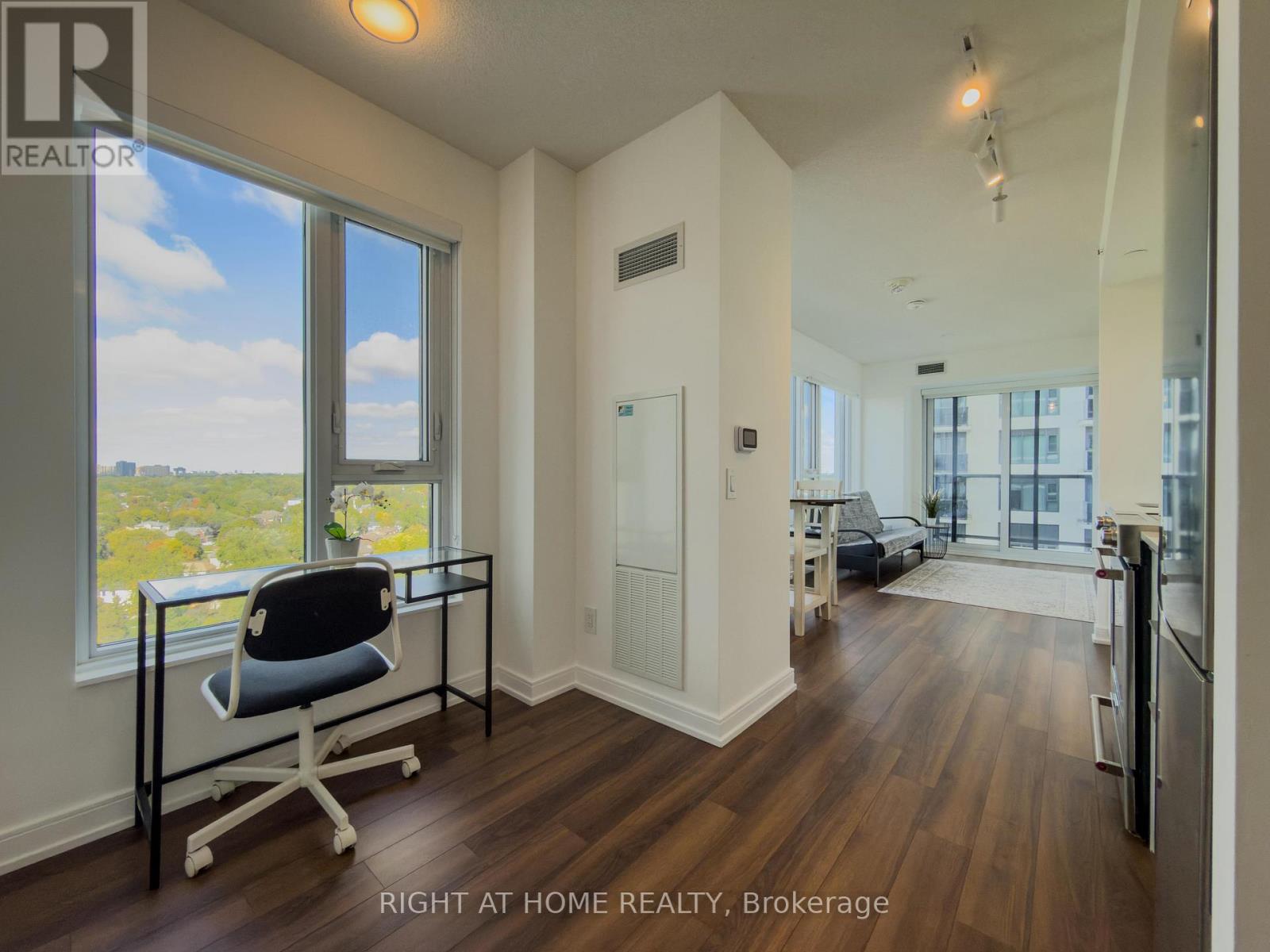 1404 - 30 Samuel Wood Way, Toronto, Ontario  M9B 0C9 - Photo 5 - W12692516