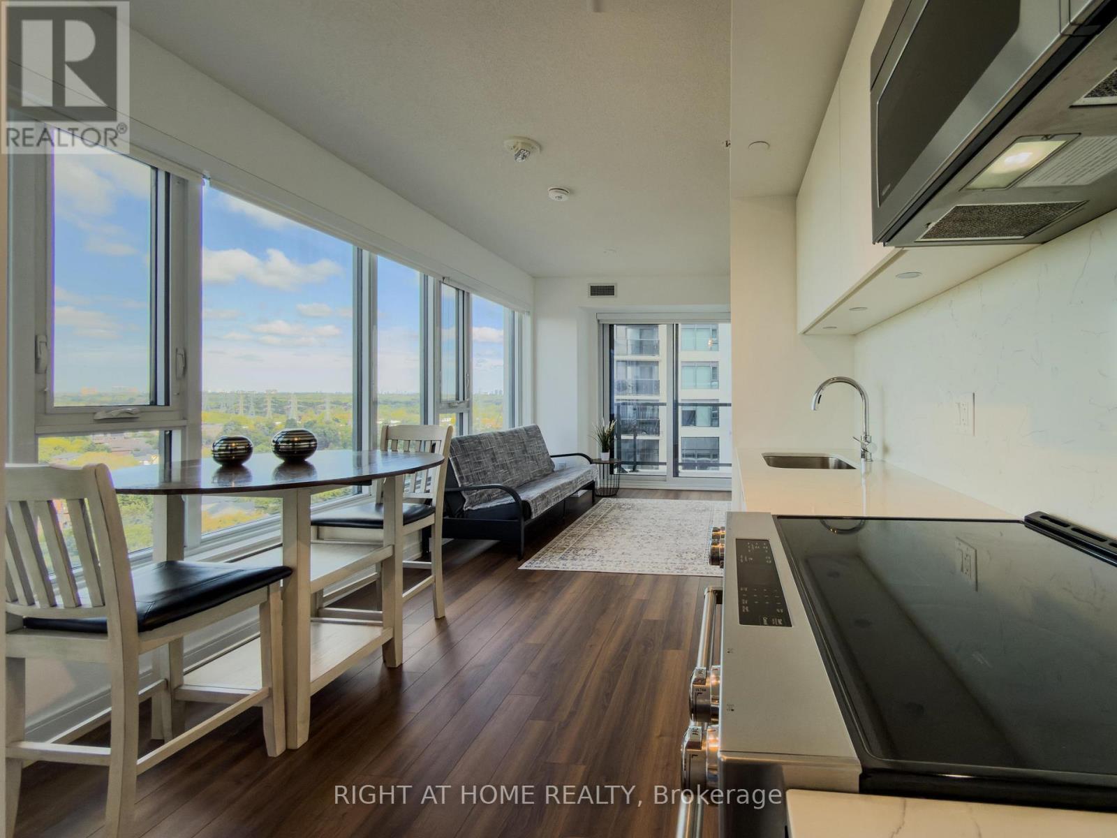 1404 - 30 Samuel Wood Way, Toronto, Ontario  M9B 0C9 - Photo 6 - W12692516