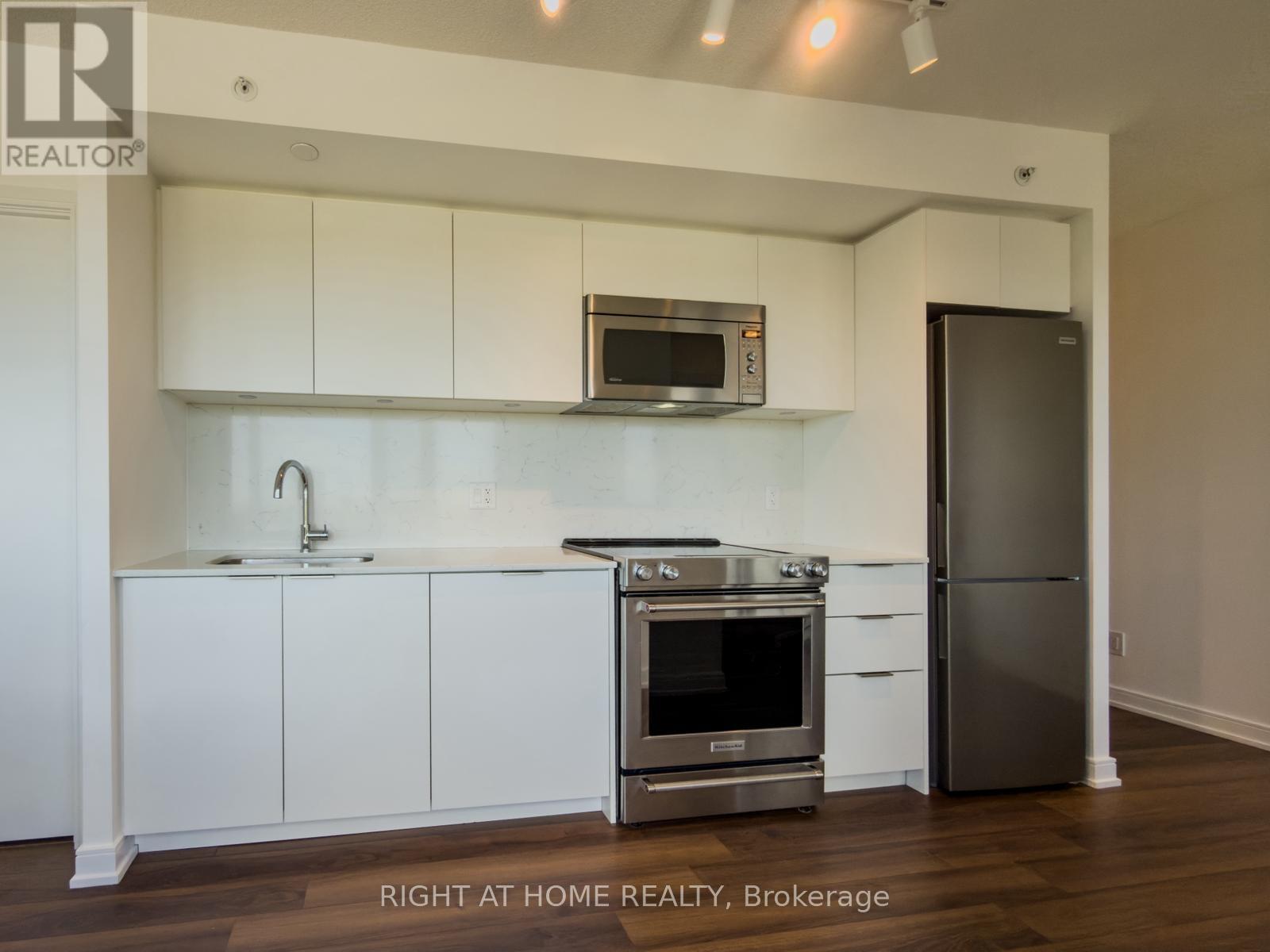 1404 - 30 Samuel Wood Way, Toronto, Ontario  M9B 0C9 - Photo 8 - W12692516