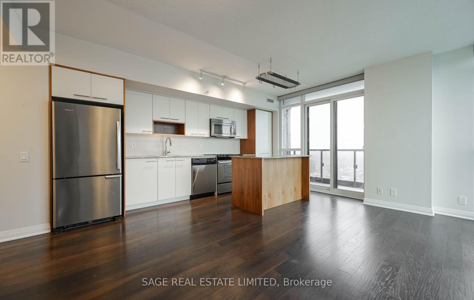 2110 - 5 Valhalla Inn Road, Toronto, Ontario  M9B 0B1 - Photo 1 - W12692534