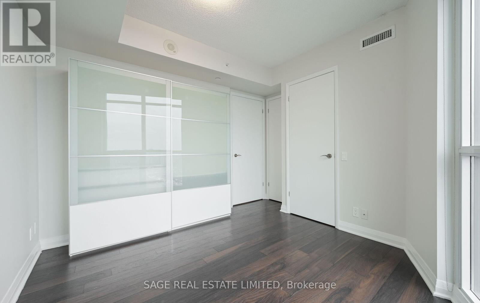 2110 - 5 Valhalla Inn Road, Toronto, Ontario  M9B 0B1 - Photo 17 - W12692534