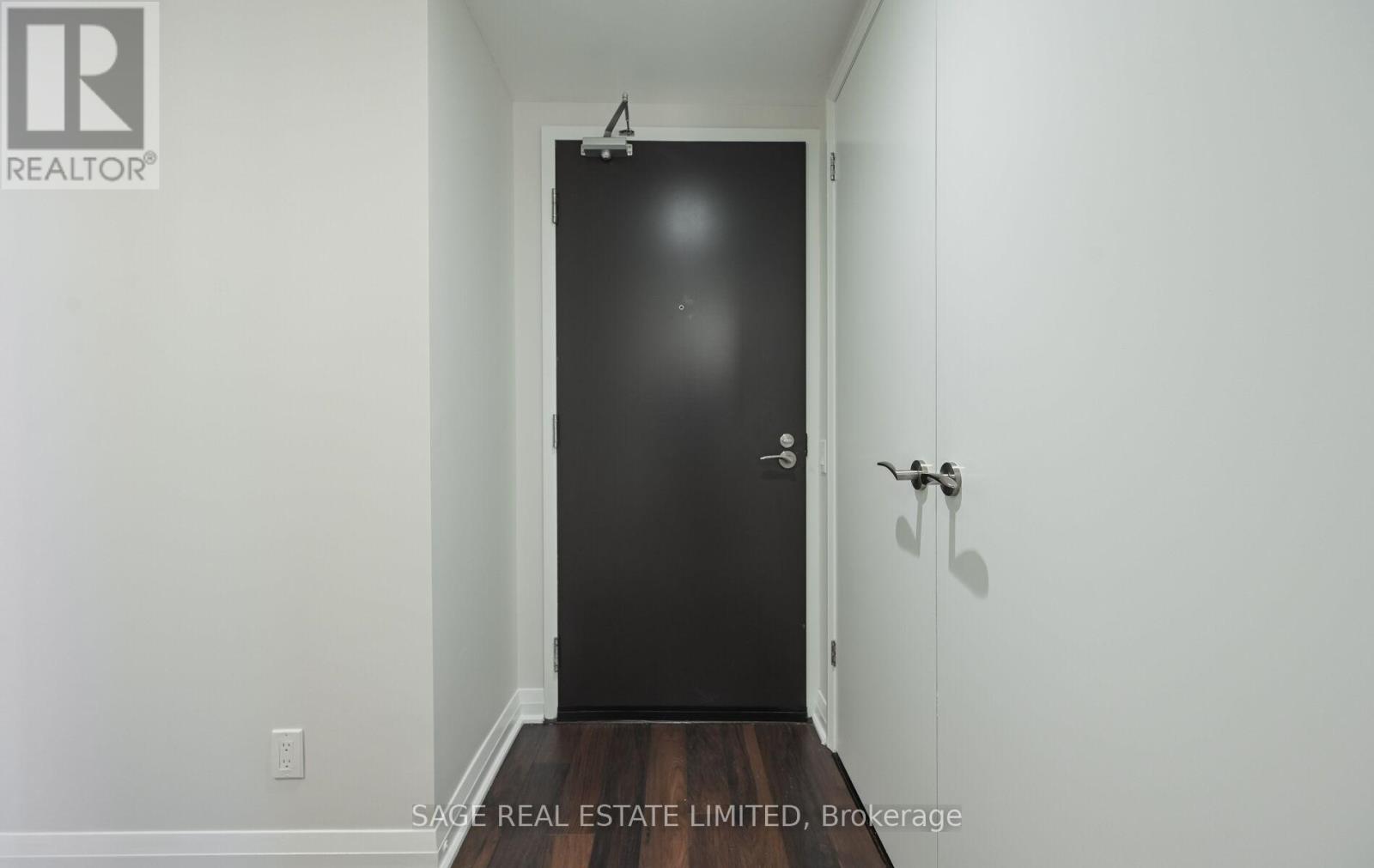 2110 - 5 Valhalla Inn Road, Toronto, Ontario  M9B 0B1 - Photo 4 - W12692534