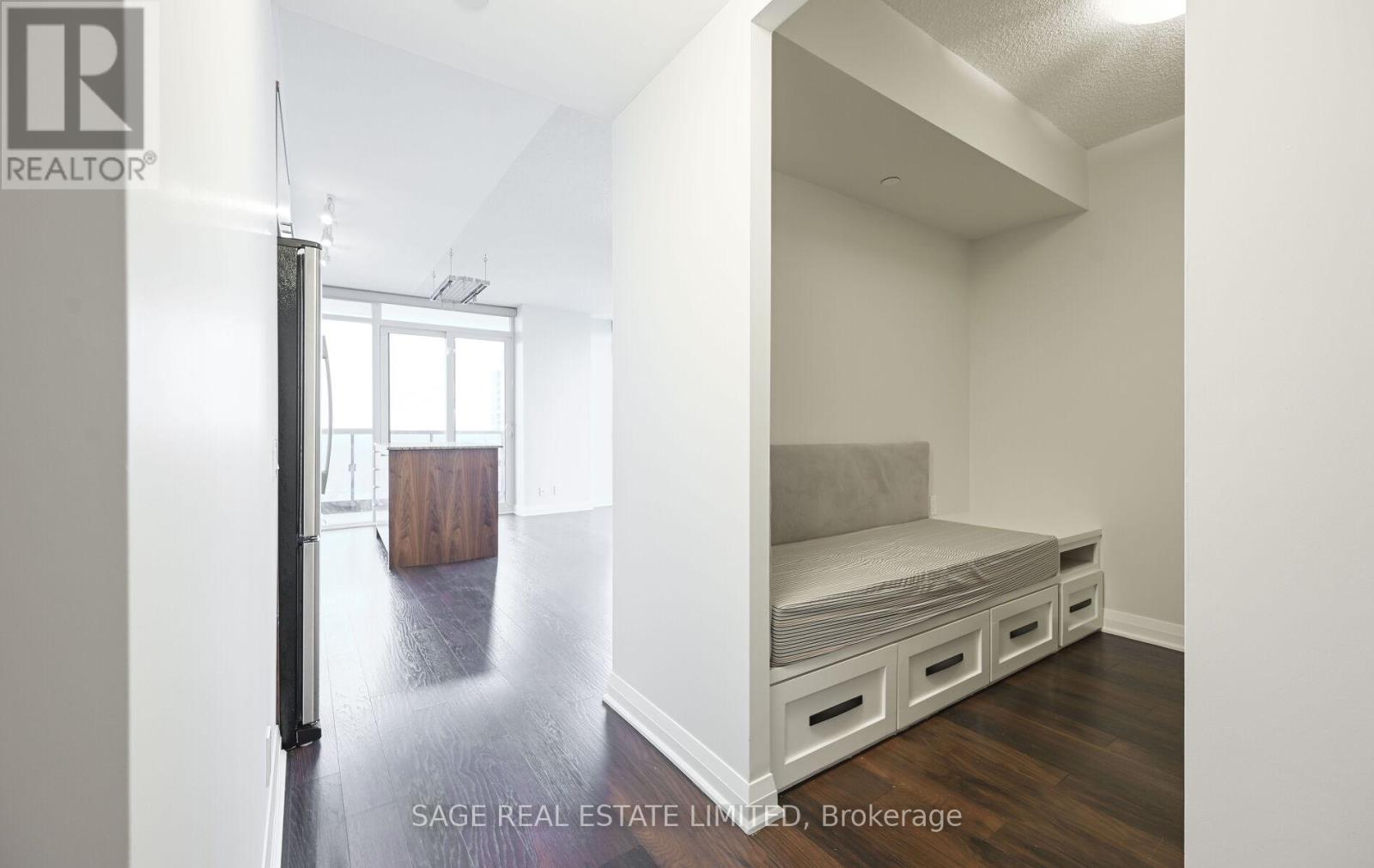 2110 - 5 Valhalla Inn Road, Toronto, Ontario  M9B 0B1 - Photo 7 - W12692534