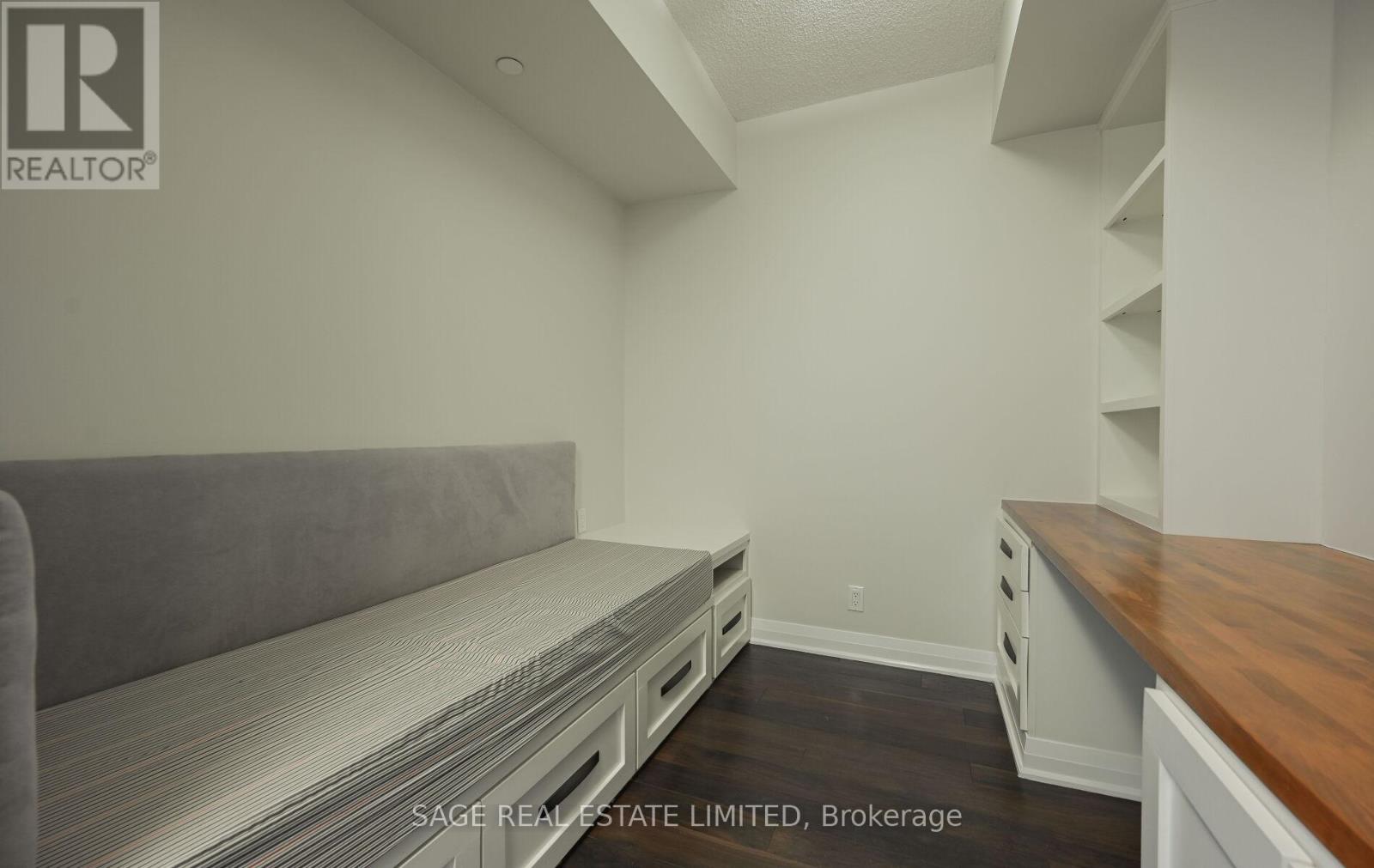 2110 - 5 Valhalla Inn Road, Toronto, Ontario  M9B 0B1 - Photo 8 - W12692534