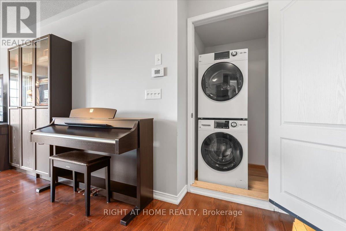 11 - 149 Isaac Devins Boulevard, Toronto, Ontario  M9M 0C5 - Photo 9 - W12692540