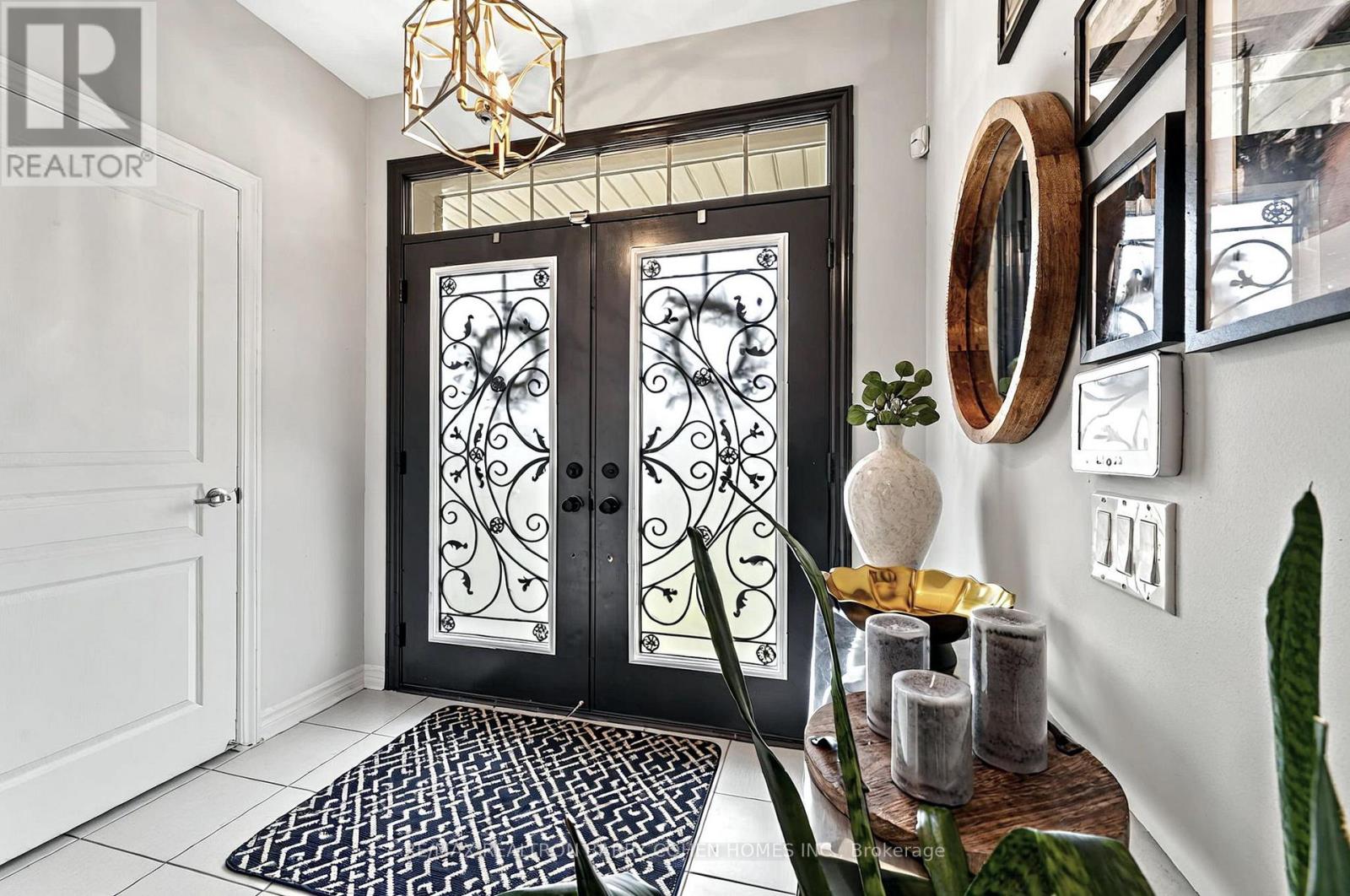 21 Meadowcreek Road, Caledon, Ontario  L7C 3Y9 - Photo 3 - W12692582