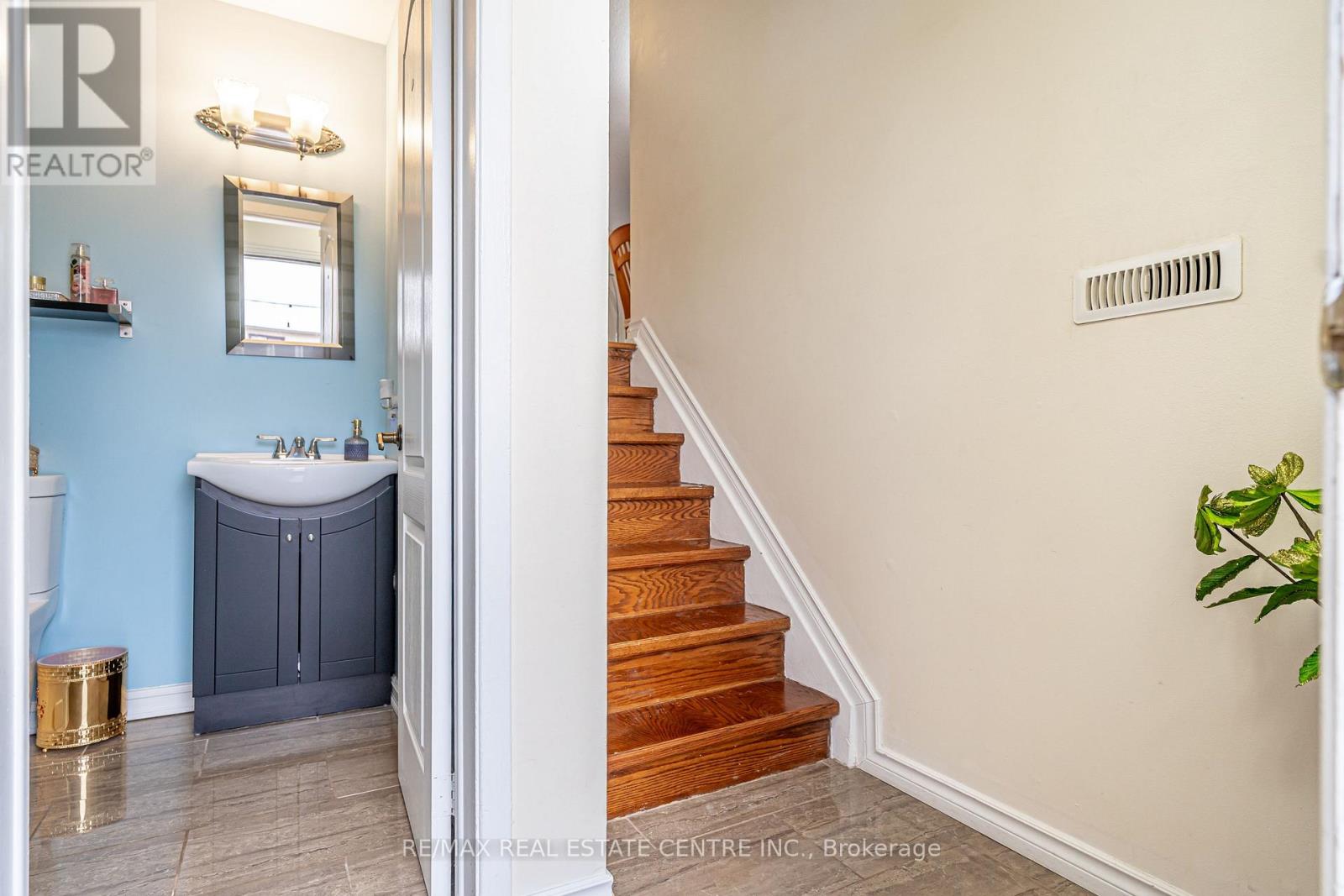 33 - 33 Guildford Crescent, Brampton, Ontario  L6S 3K2 - Photo 3 - W12692626