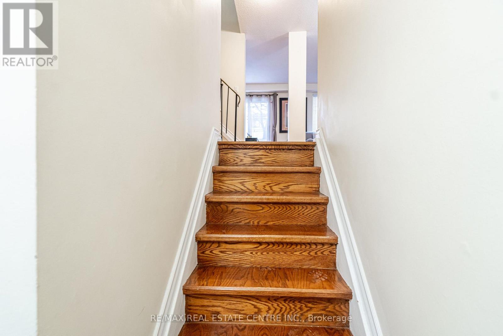 33 - 33 Guildford Crescent, Brampton, Ontario  L6S 3K2 - Photo 4 - W12692626