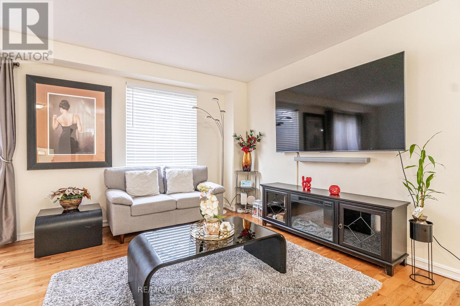 33 - 33 Guildford Crescent, Brampton, Ontario  L6S 3K2 - Photo 6 - W12692626