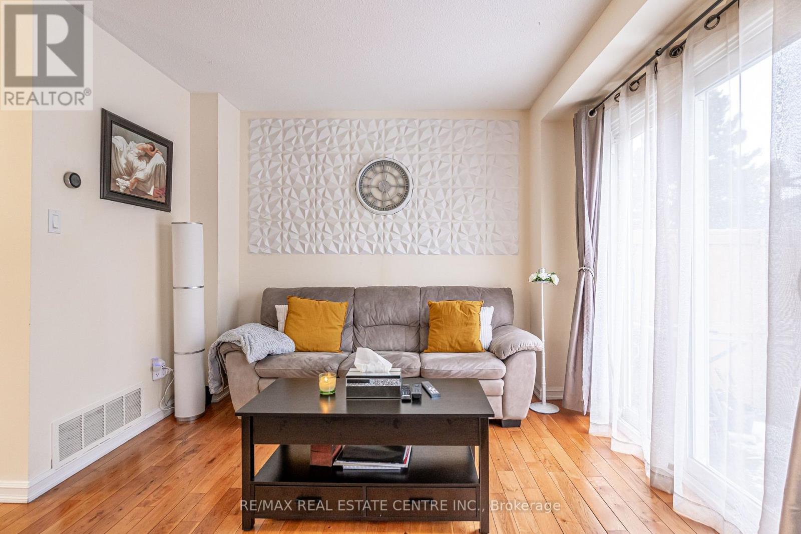 33 - 33 Guildford Crescent, Brampton, Ontario  L6S 3K2 - Photo 9 - W12692626