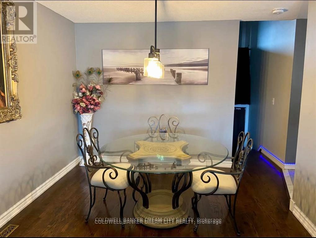 8 Maplehurst Square, Brampton, Ontario  L6Z 1J6 - Photo 8 - W12692644