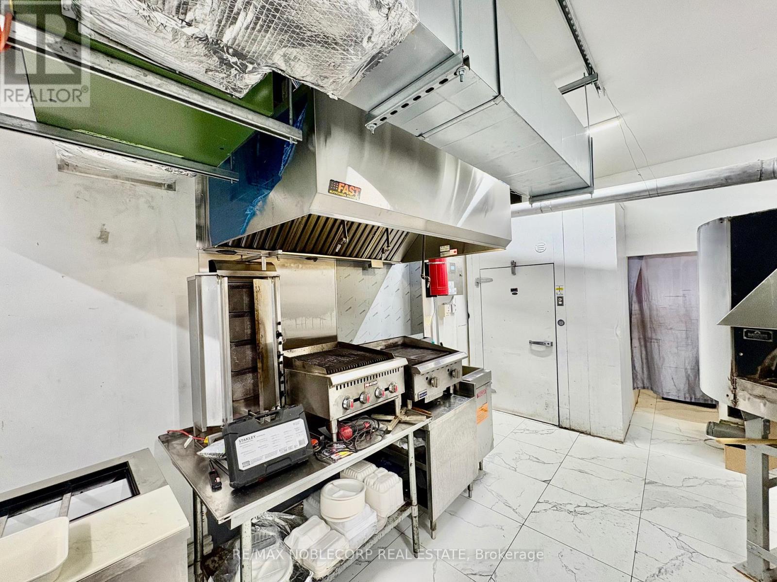 2992 Lake Shore Boulevard W, Toronto, Ontario  M8V 1J9 - Photo 6 - W12692664