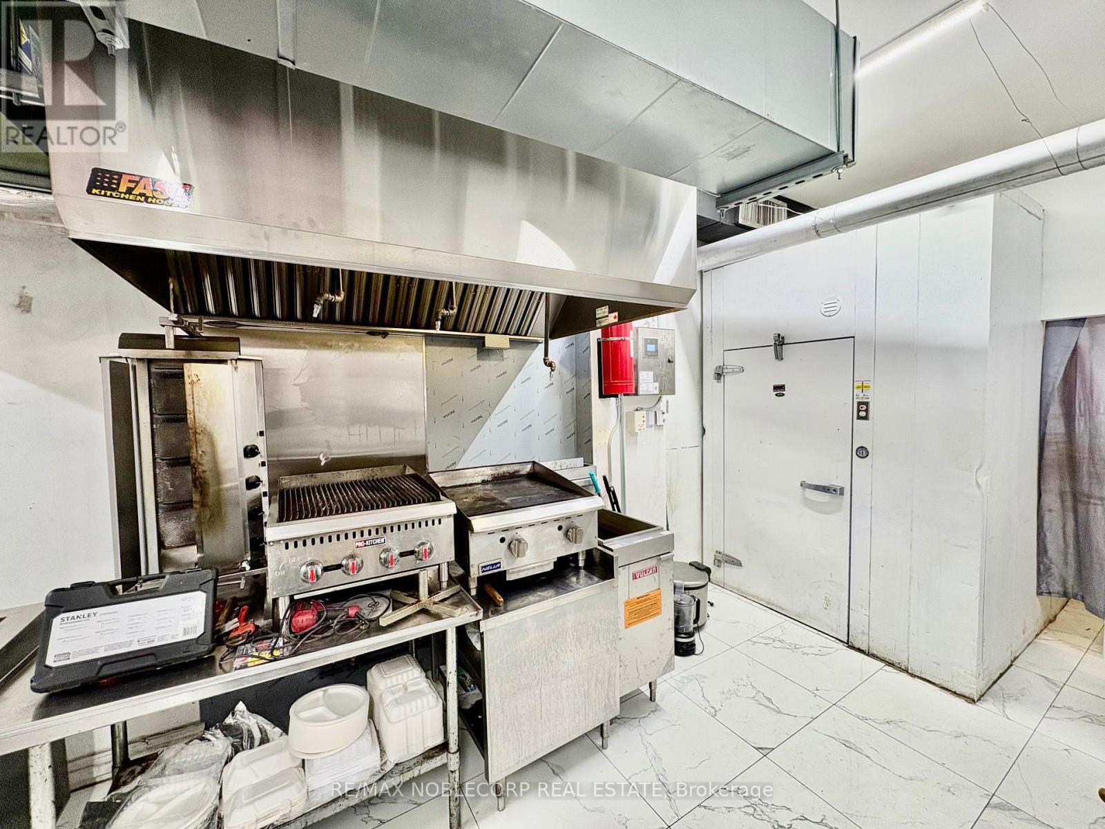 2992 Lake Shore Boulevard W, Toronto, Ontario  M8V 1J9 - Photo 7 - W12692664