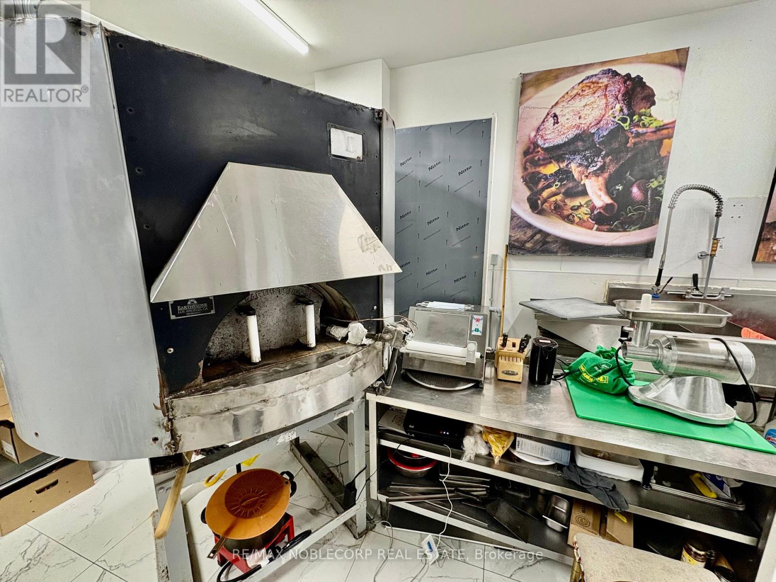 2992 Lake Shore Boulevard W, Toronto, Ontario  M8V 1J9 - Photo 8 - W12692664