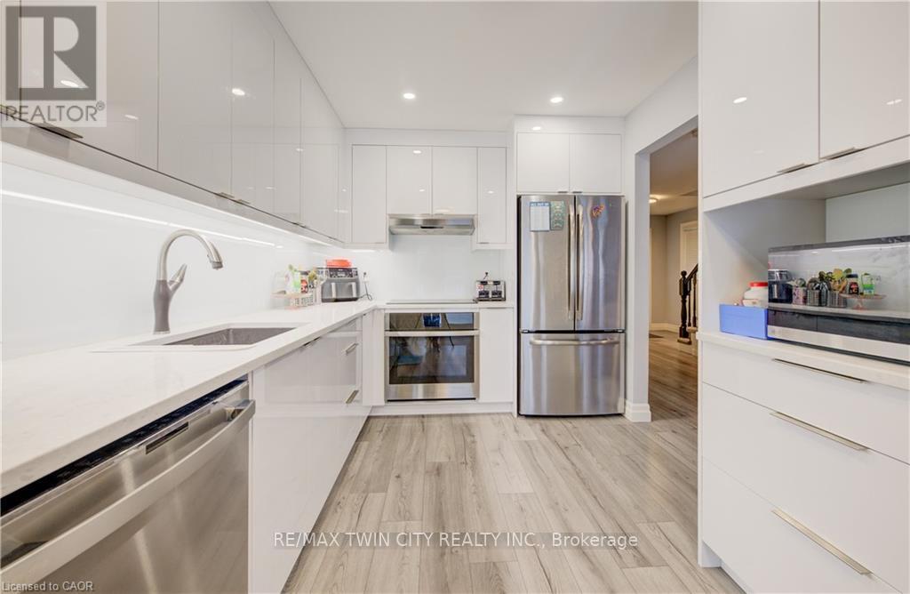 524 Windflower Crescent, Kitchener, Ontario  N2E 3S9 - Photo 12 - X12692500