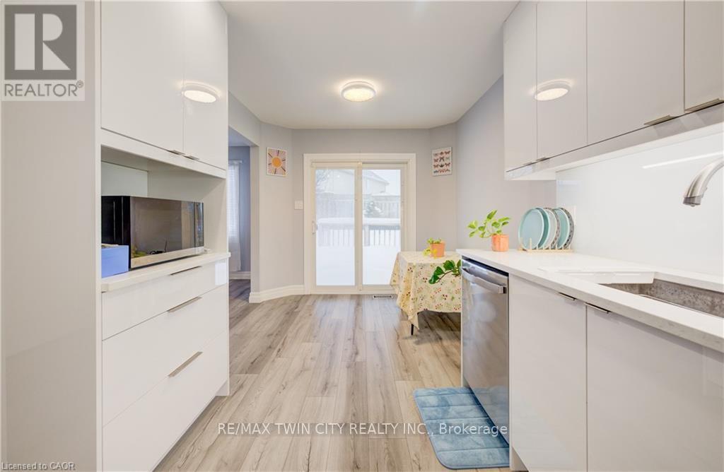 524 Windflower Crescent, Kitchener, Ontario  N2E 3S9 - Photo 15 - X12692500