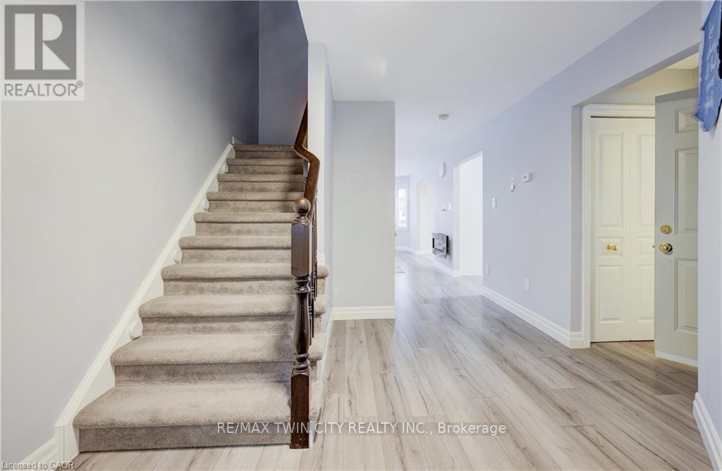 524 Windflower Crescent, Kitchener, Ontario  N2E 3S9 - Photo 5 - X12692500