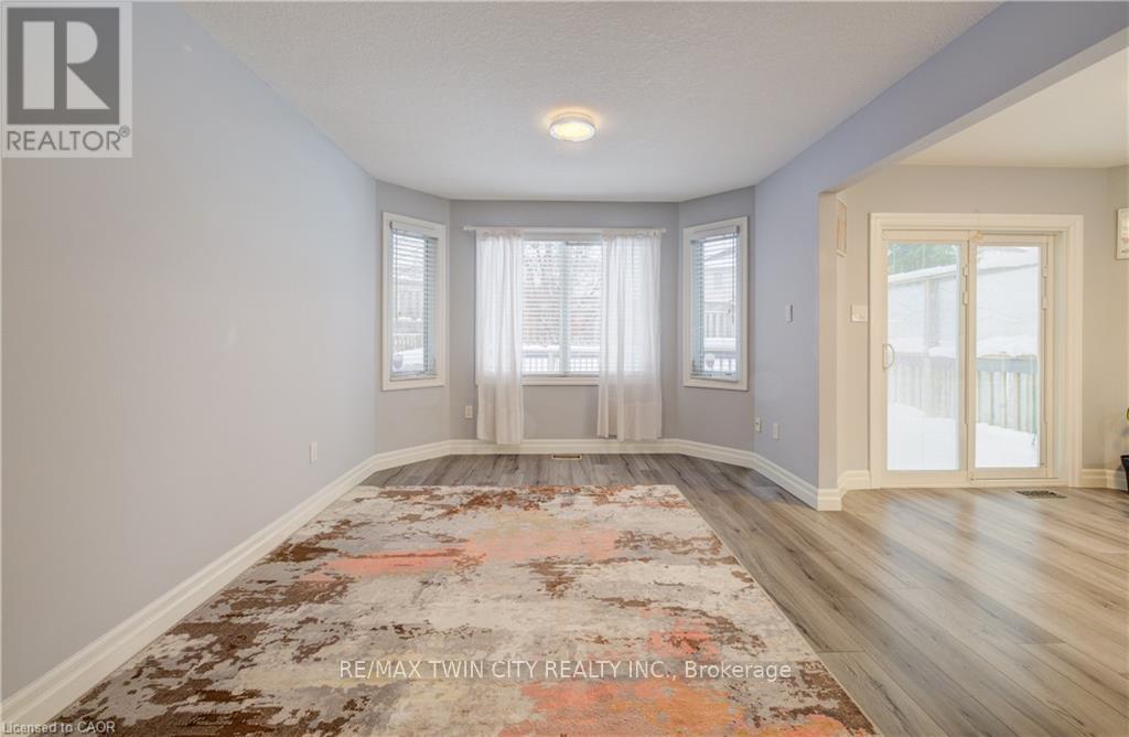 524 Windflower Crescent, Kitchener, Ontario  N2E 3S9 - Photo 6 - X12692500