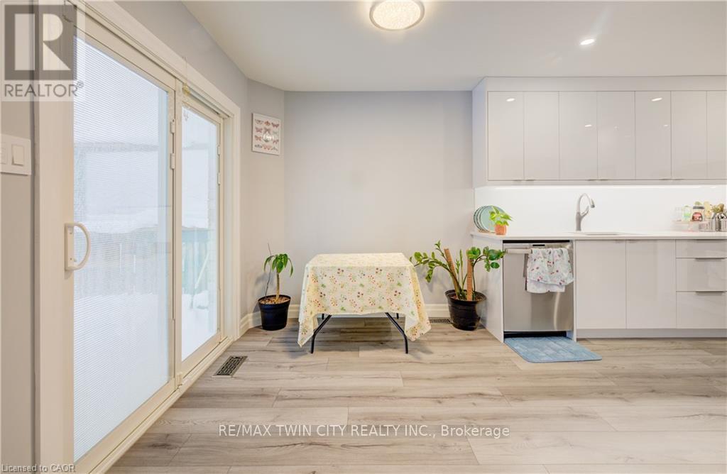 524 Windflower Crescent, Kitchener, Ontario  N2E 3S9 - Photo 9 - X12692500